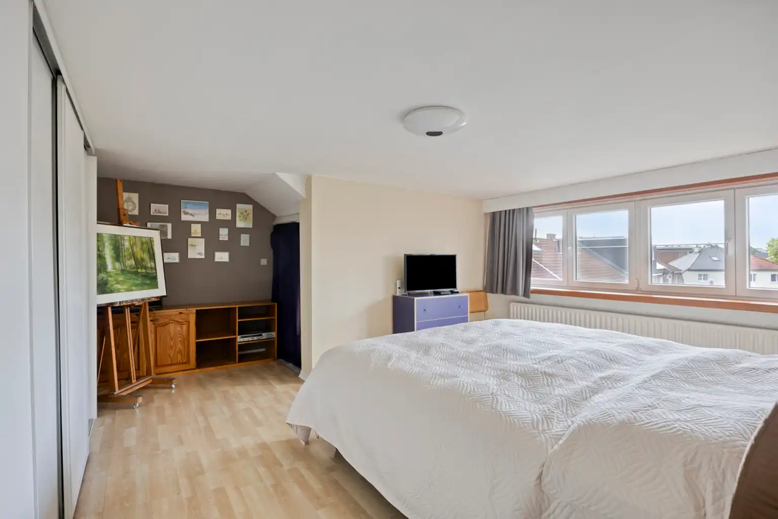 Instapklare woning met 4 slaapkamers, tuin & 2 garages foto 21