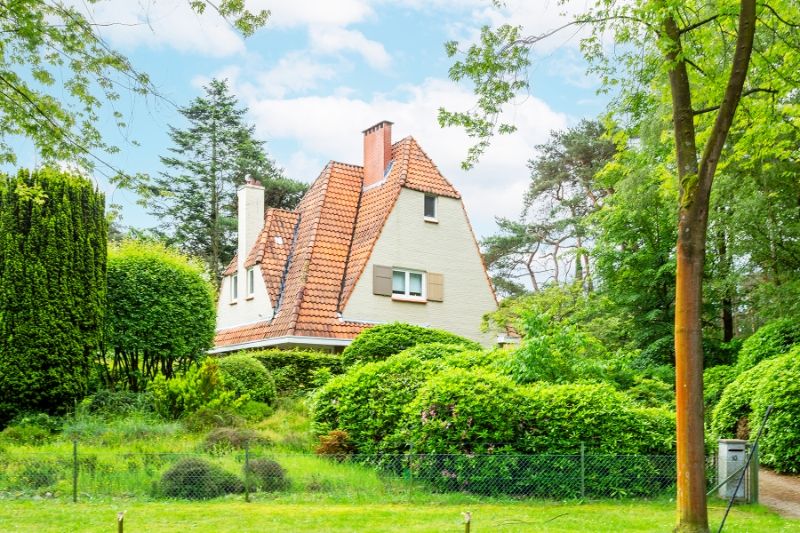 Karaktervolle villa in oase van groen, toplocatie! foto {{pictureIndex}}