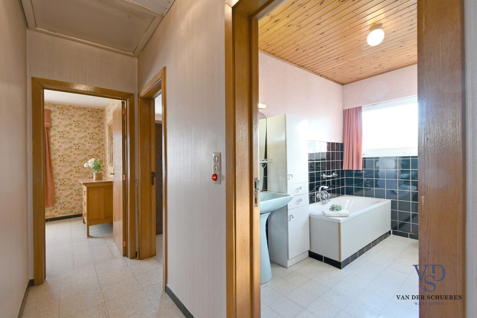 Degelijke bungalowwoning gelegen in een rustige verkaveling foto 20