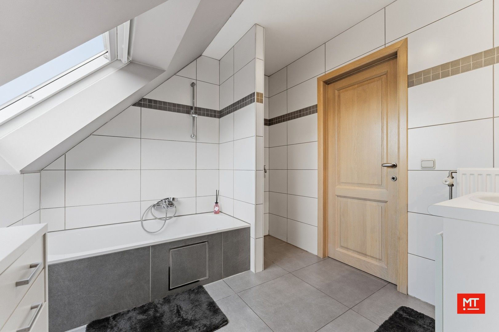 Instapklaar 2-slaapkamerappartement met groot terras en garage in het centrum van Zonnebeke foto 12