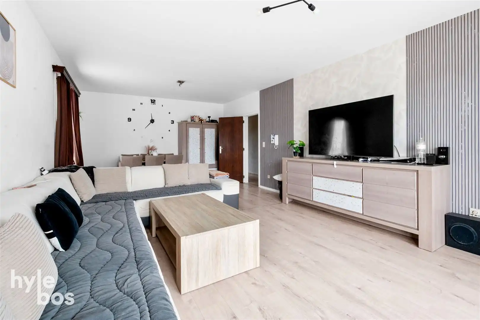 Opbrengsteigendom met 5 ruime appartementen en garages op topligging foto 3