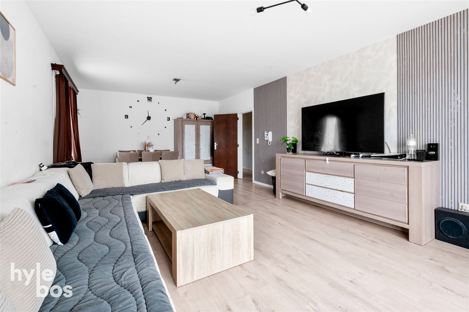 Opbrengsteigendom met 5 ruime appartementen en garages op topligging foto 3