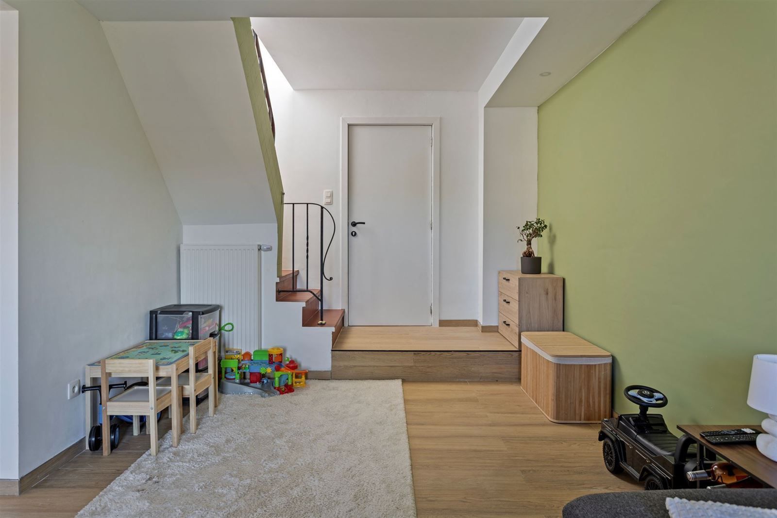 Volledig gerenoveerde woning met 3 slaapkamers, garage en prachtige tuin foto 11