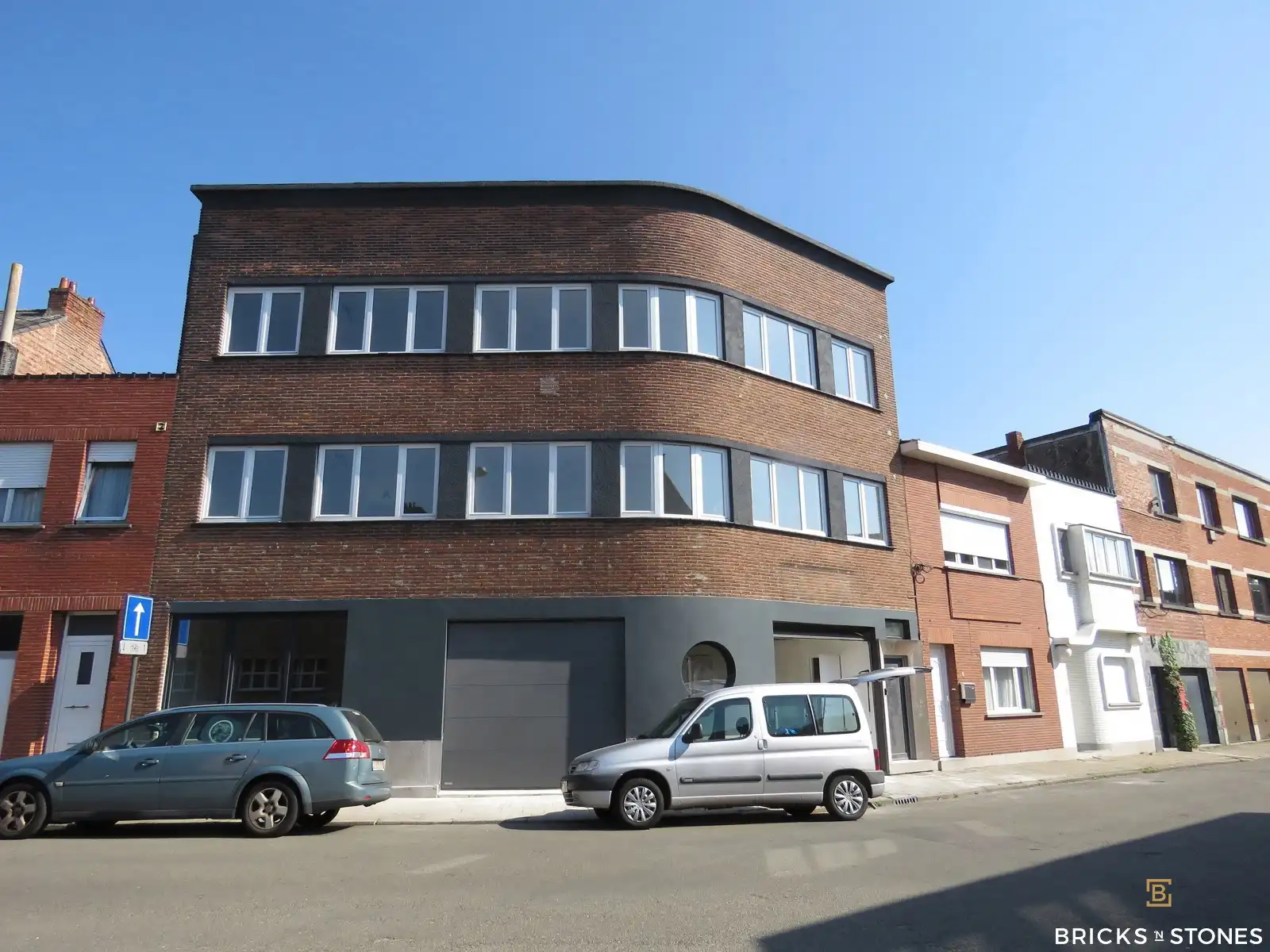Gerenoveerd appartement met 2 slaapkamers en tuin! foto 9