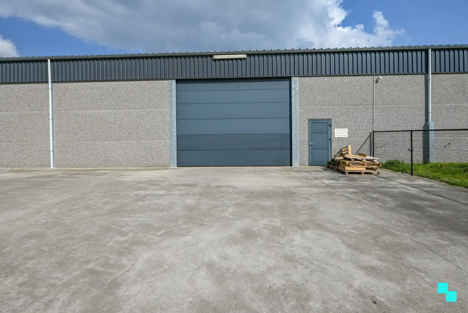 Loods van ca. 720 m² te Roeselare (Oekene), grens Izegem foto 7
