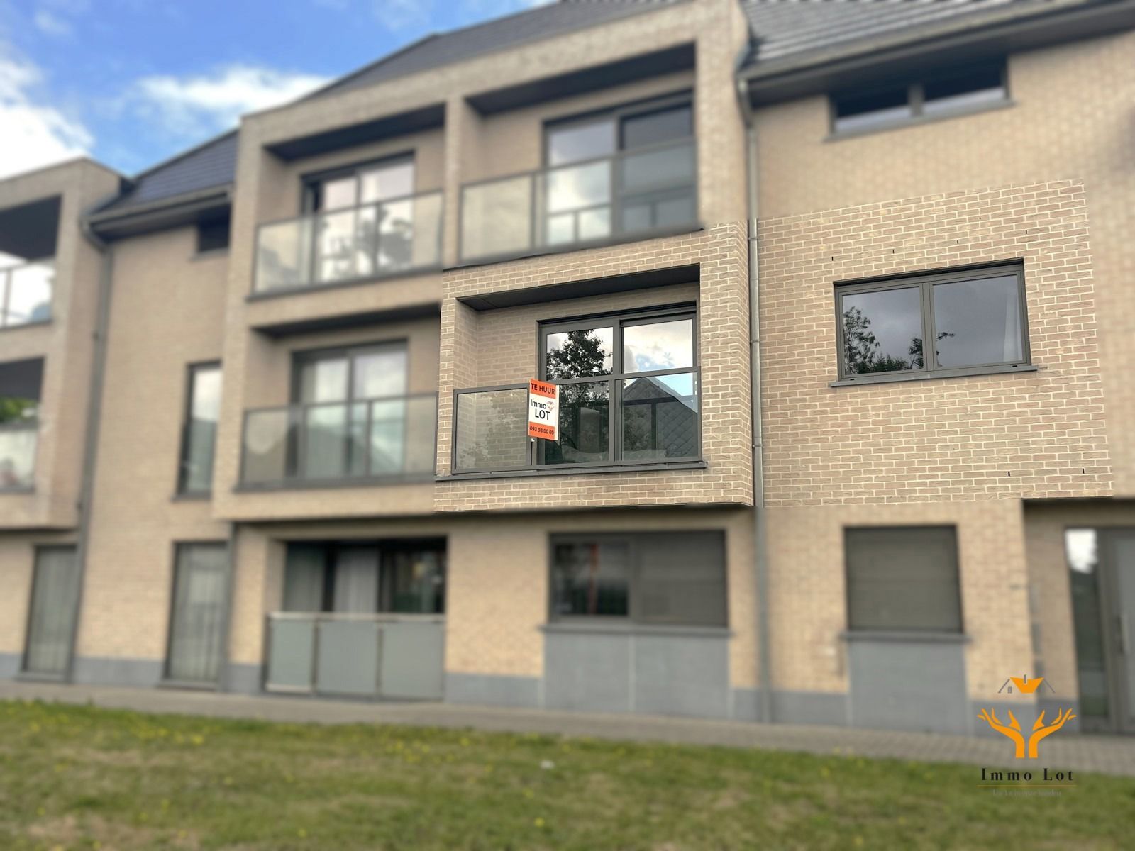 Bemeubeld appartement met 2 slaapkamers foto {{pictureIndex}}