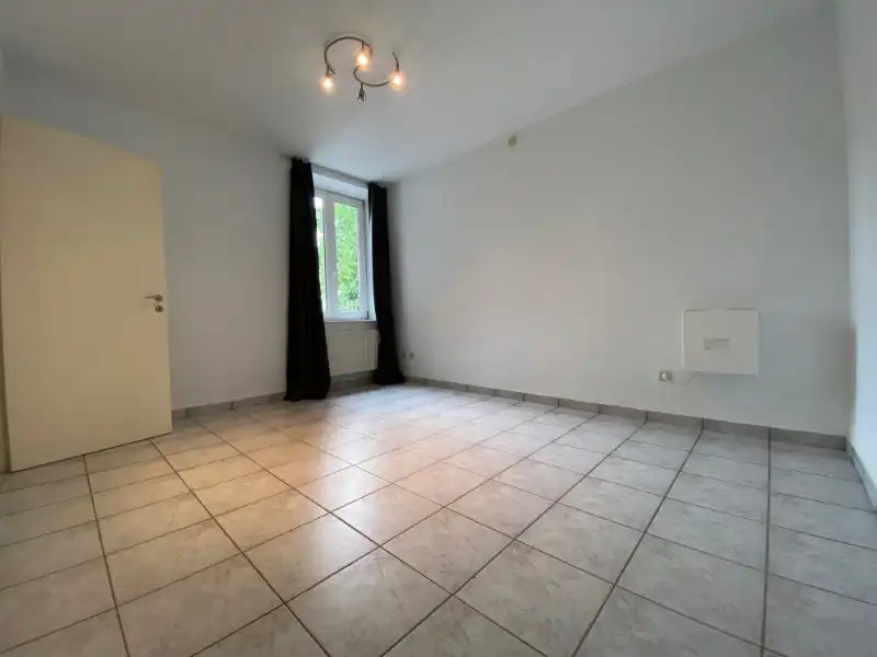 Gelijkvloers appartement met 2 slpks, terras en inpandige garage. foto 7