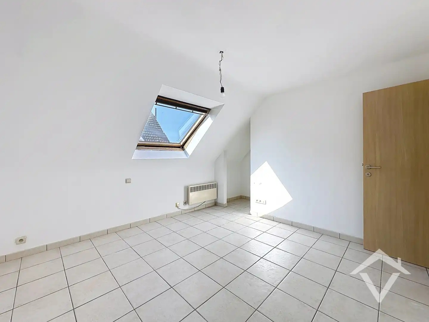 Ruim duplex appartement met zonnig terras in centrum Koekelare  foto 11
