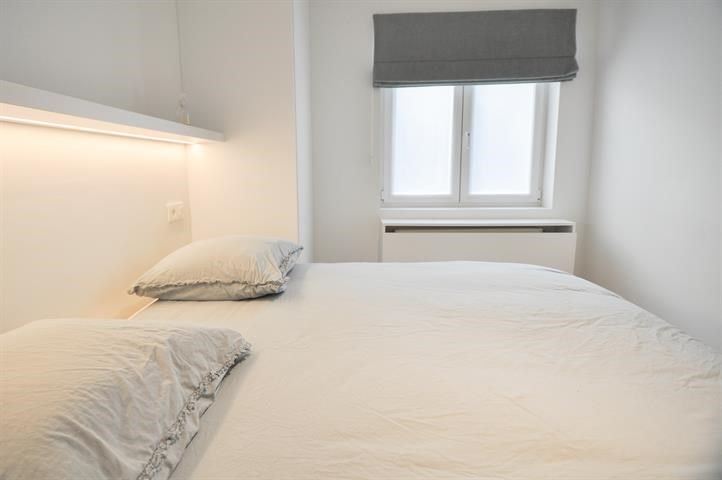 Volledig gerenoveerd, lichtrijk appartement op wandelafstand van zee en het commercieel centrum. foto 8