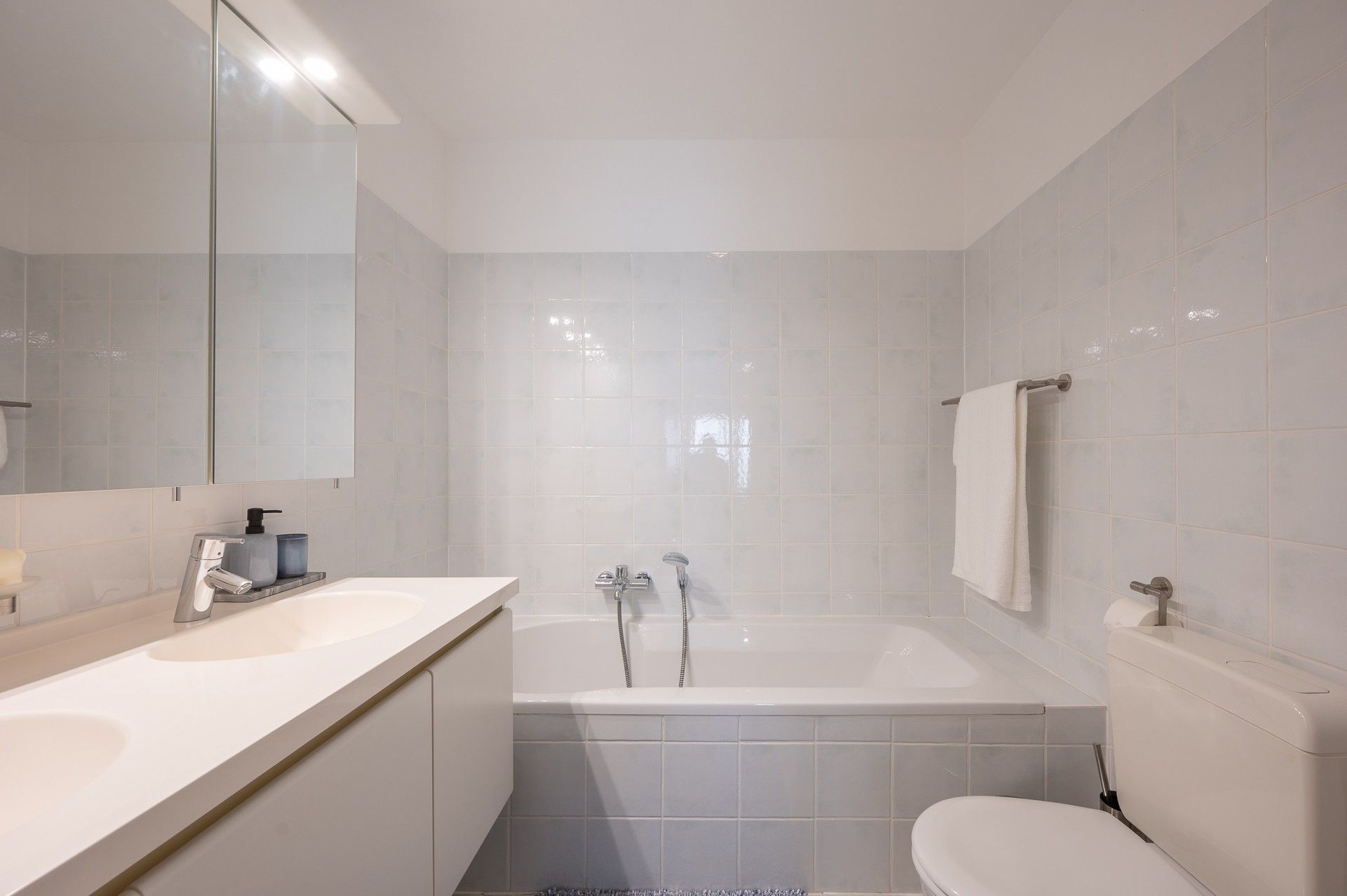 Gemeubeld: 2 slaapkamer appartement met adembenemende zichten! foto 17