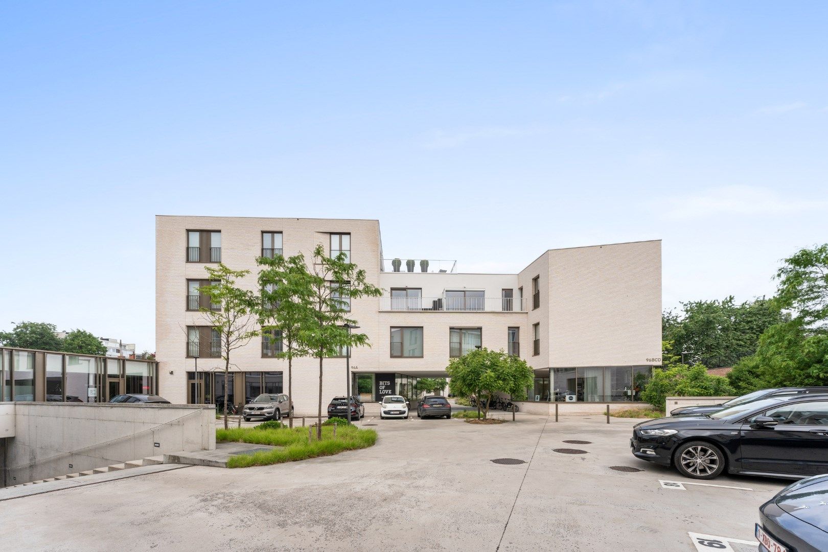 Recent 2-slpk appartement met terrassen op topligging te Sint-Michiels foto 15