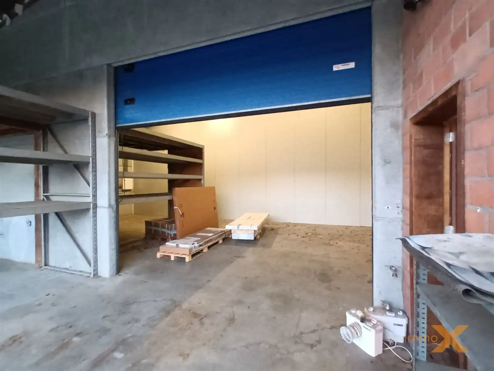 MAGAZIJN+BUITENSTAPELRUIMTE+BUREEL+PARKEERRUIMTE foto 5