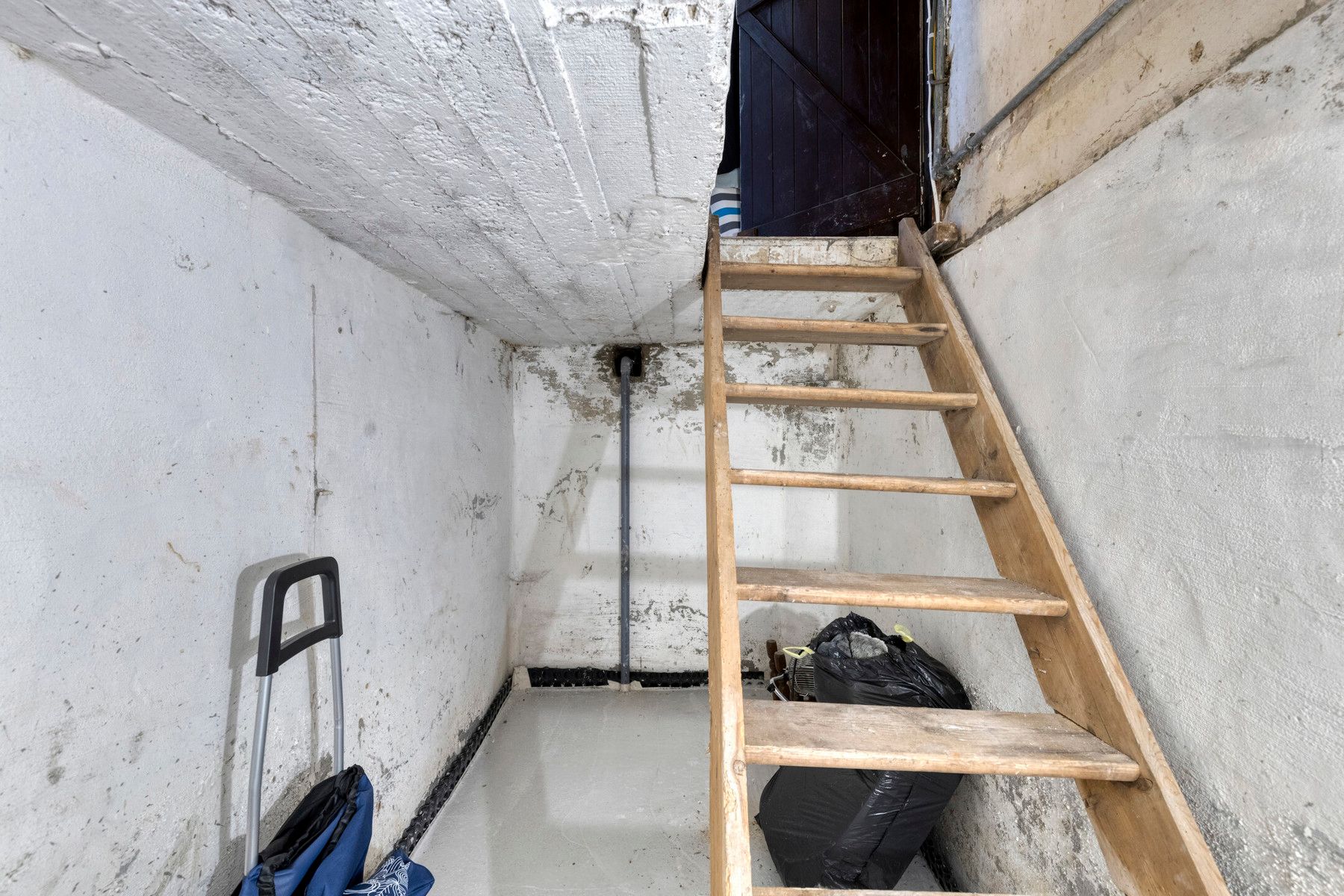 Te renoveren woning met 2slpk (mogelijkheid 3) en tuin! foto 14