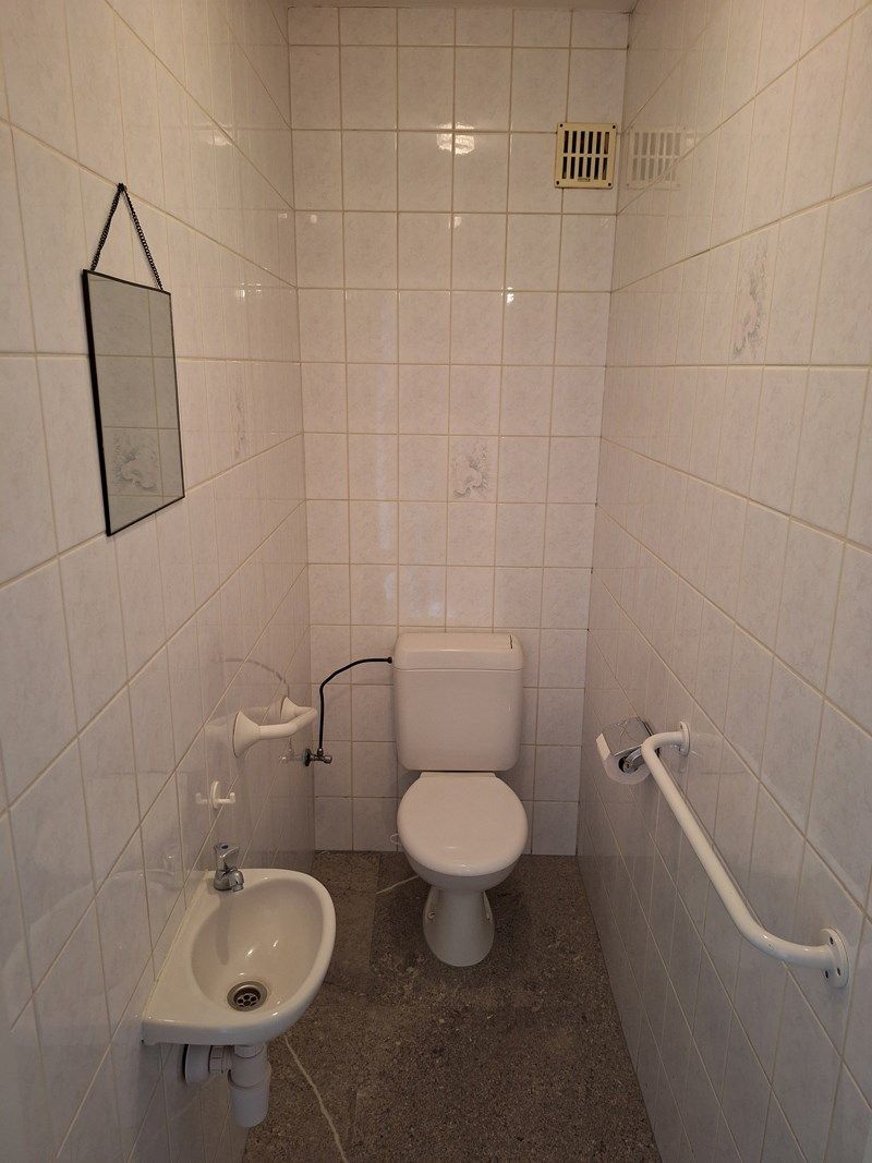 Knap gerenoveerd en perfect gelegen appartement in Genk CENTRUM met AUTOSTANDPLAATS foto 16