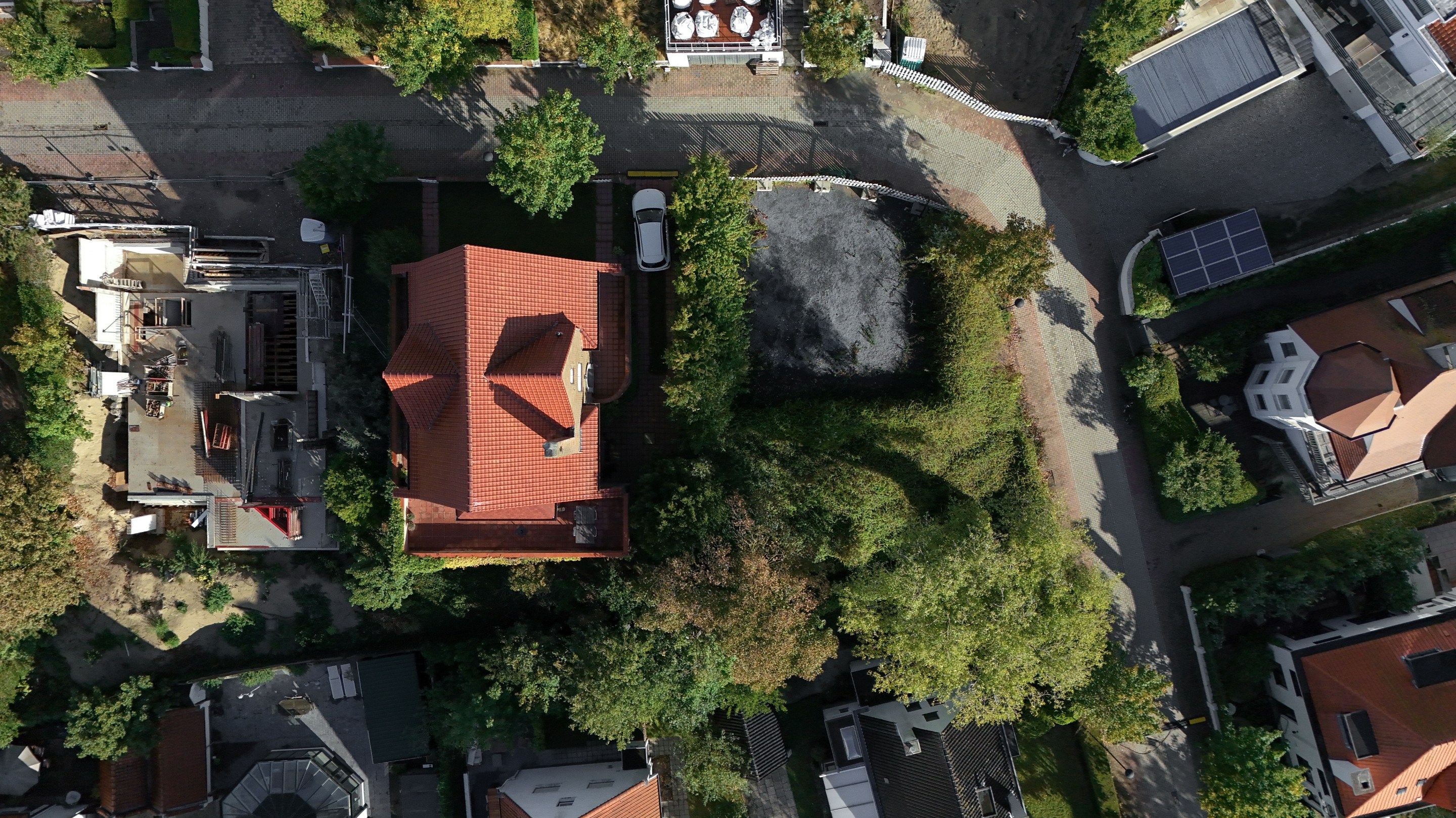 Unieke bouwgrond met vergunde plannen voor exclusieve villa foto 8