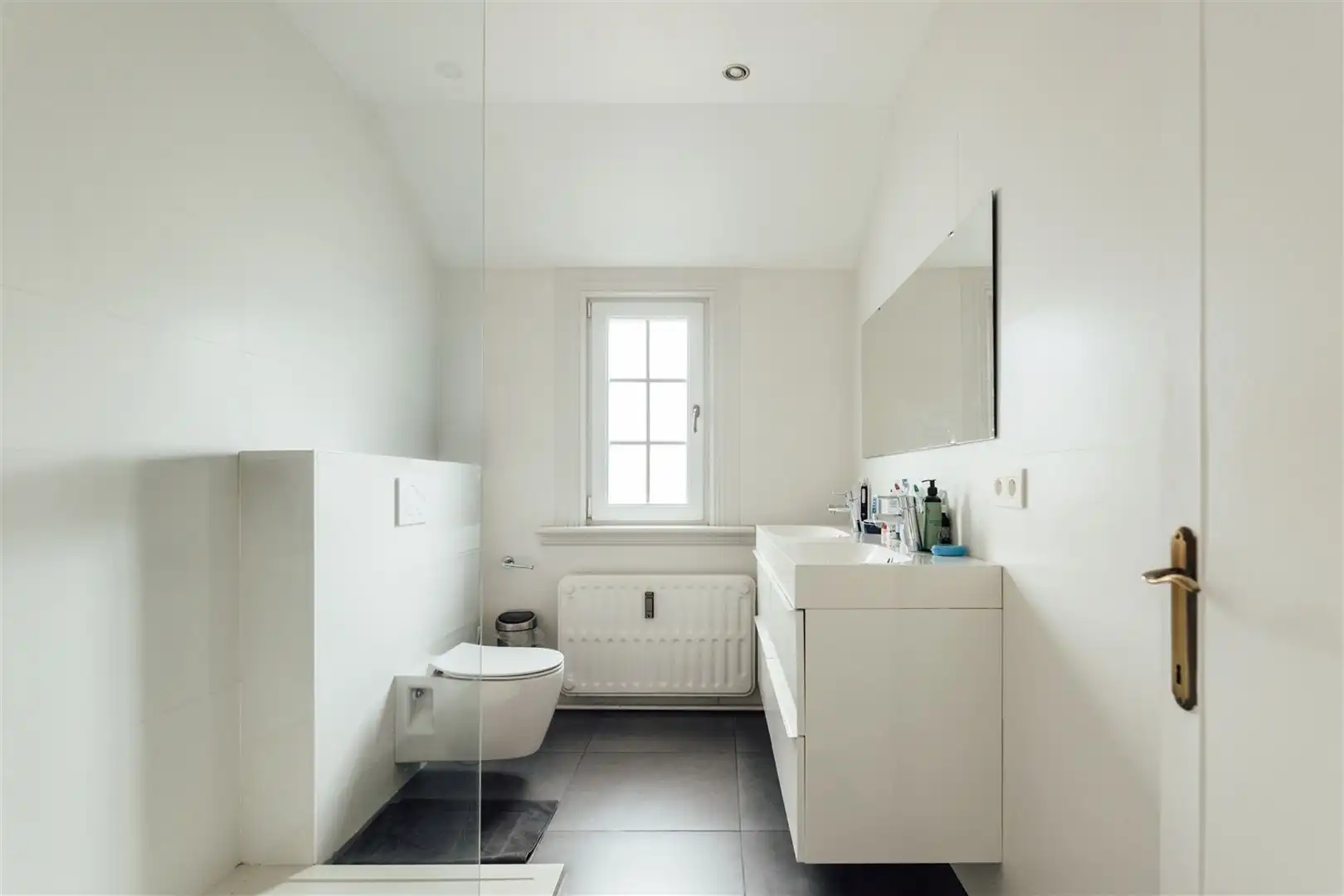 Opbrengsteigendom met praktijk en duplex appartement foto 19