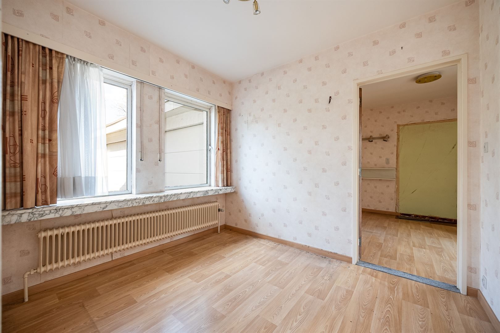 Te renoveren laagbouwvilla met Engelse tuin foto 13