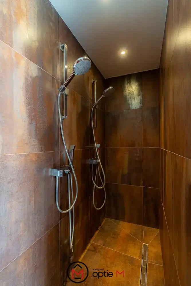 EXCLUSIEVE VIERKANTSHOEVE MET KARAKTER, RUIMTE EN UITZONDERLIJK WOONGEVOEL foto 24