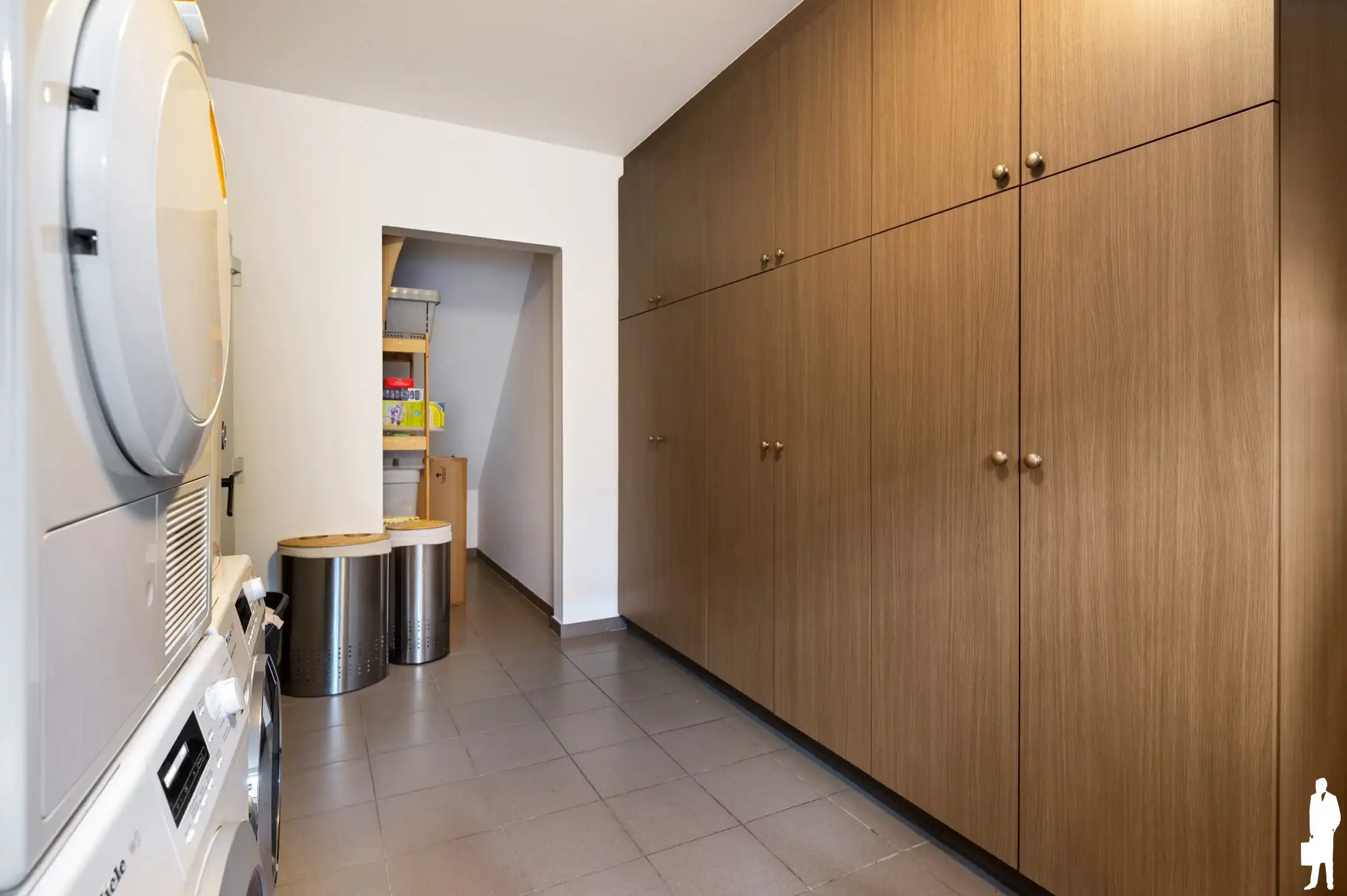 Exclusief karaktervolle villa met 4 slaapkamers, praktijkruimte, zwembad en aangelegde tuin nabij het centrum van Essen foto 14