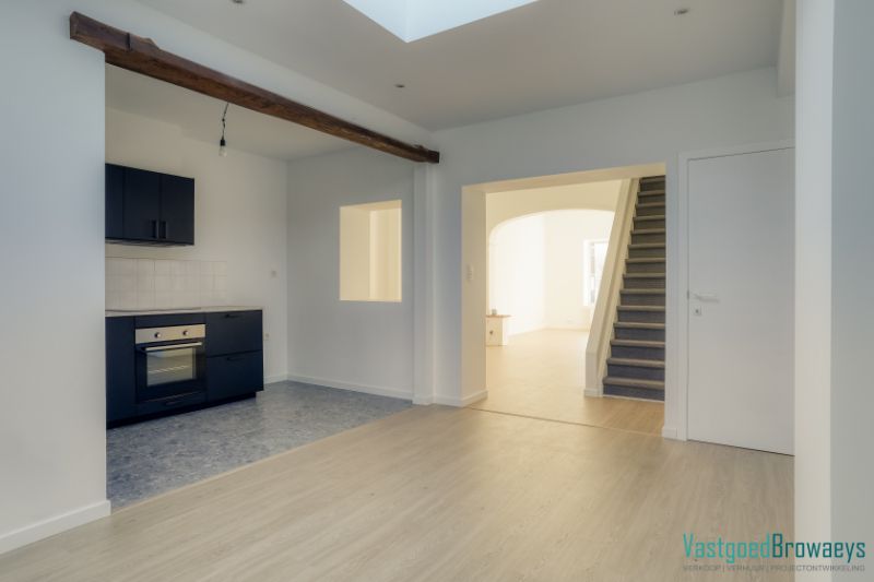 Gerenoveerde starterswoning voorzien van alle comfort, ook ideaal als investering! foto 8