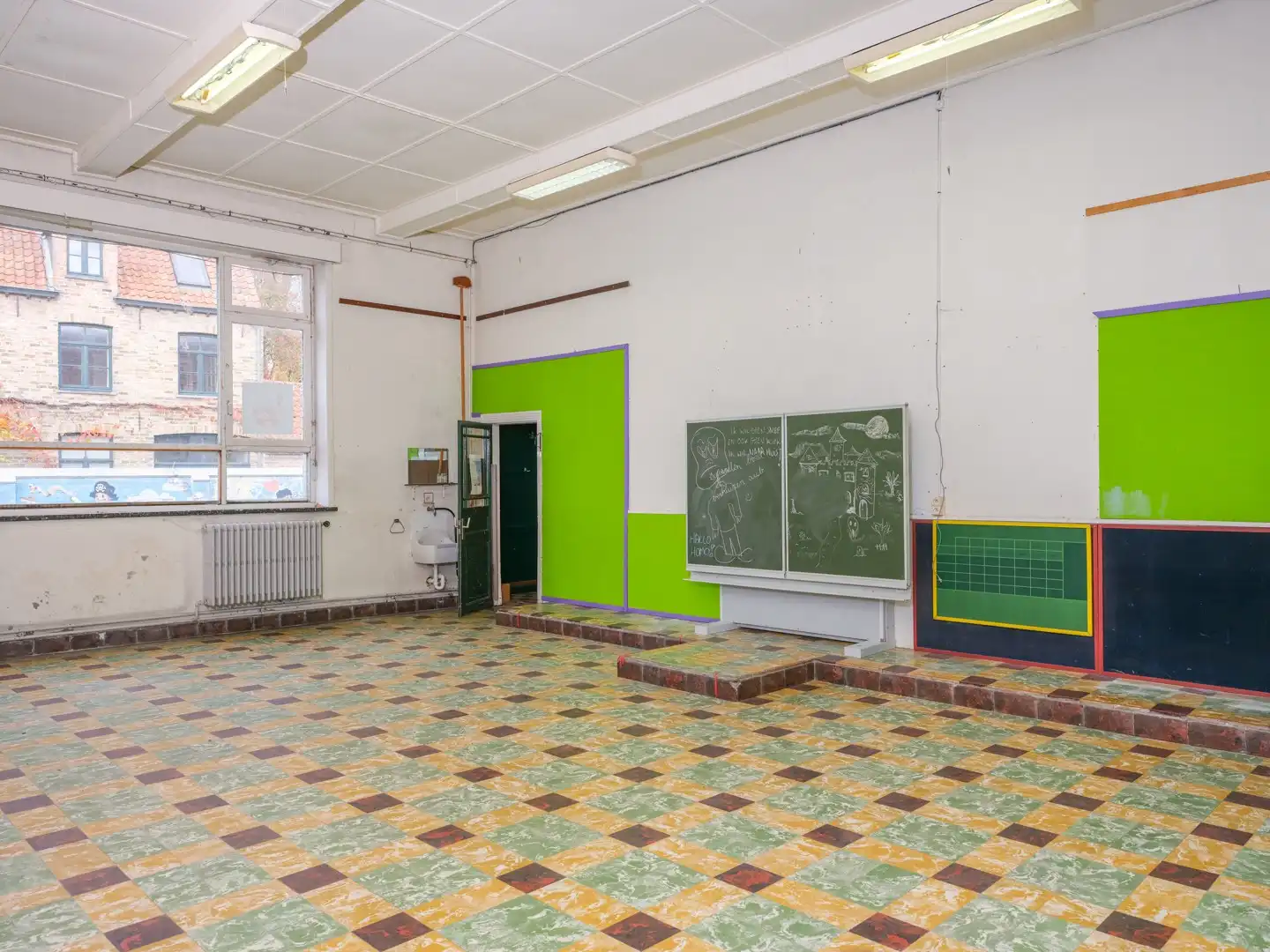 Voormalig schoolgebouw in centrum Damme foto 16