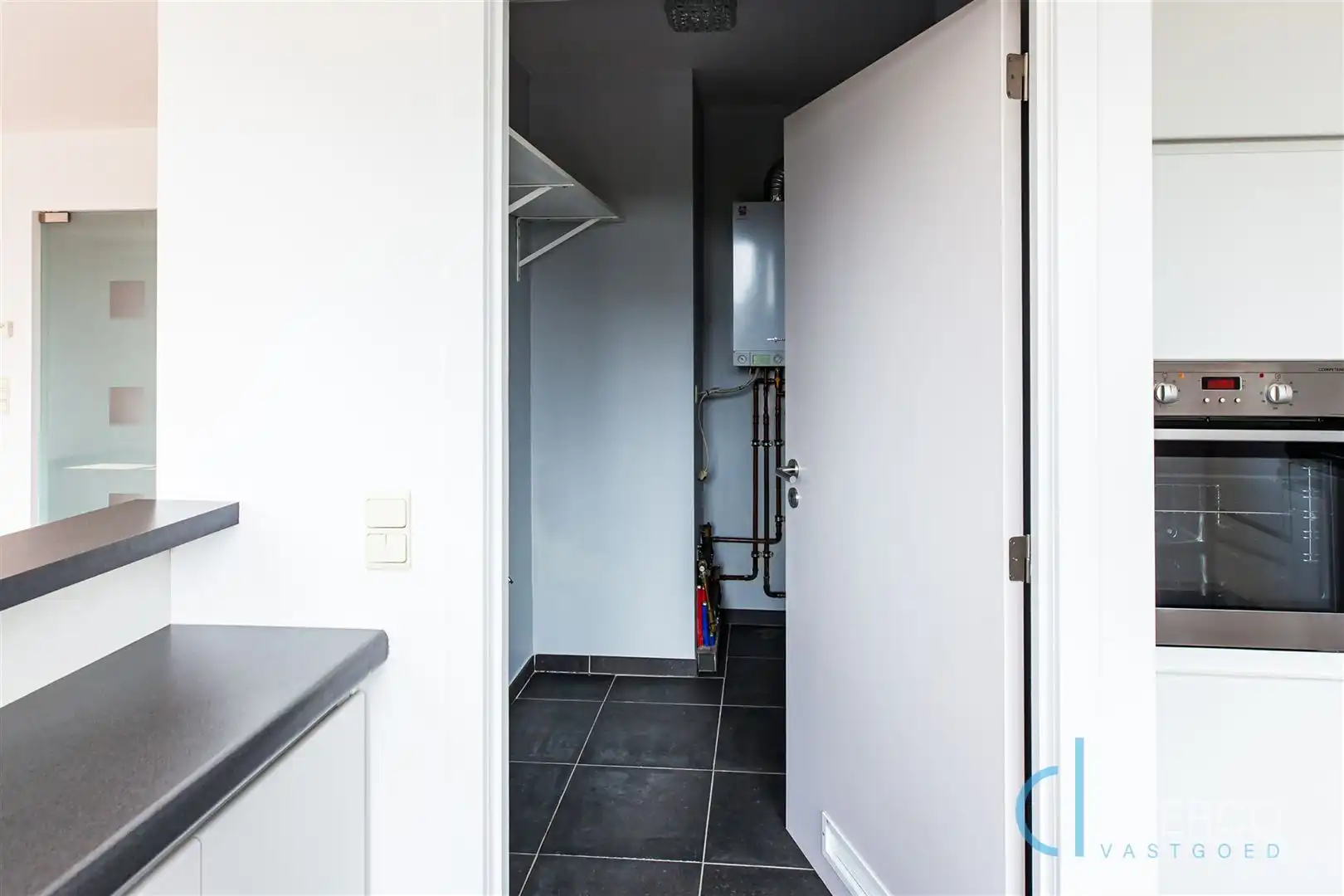Prachtig ruim appartement te huur in hartje Lochristi! foto 7