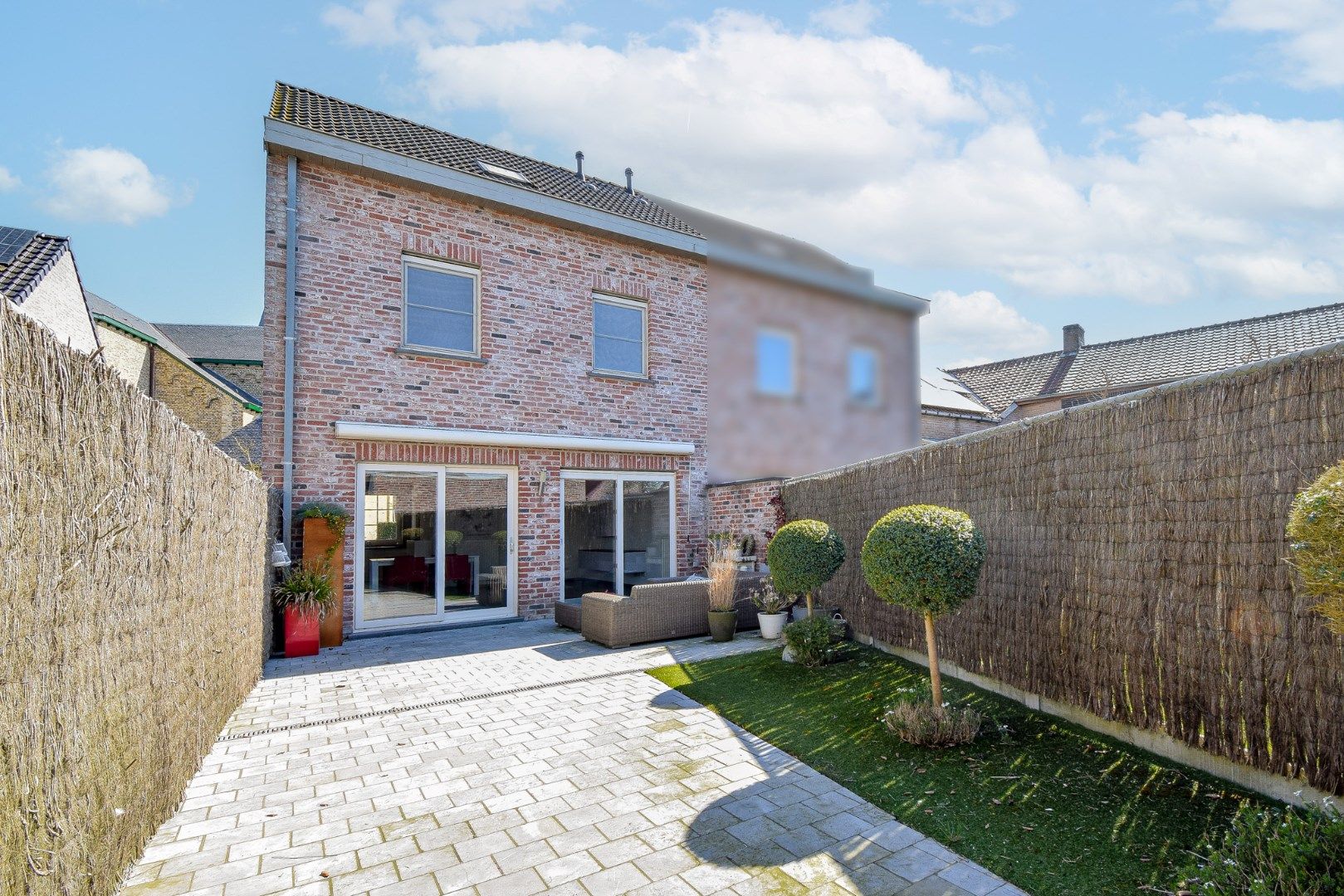 Instapklare woning met zonnige achtertuin op rustige en landelijke ligging te Bovekerke foto 2