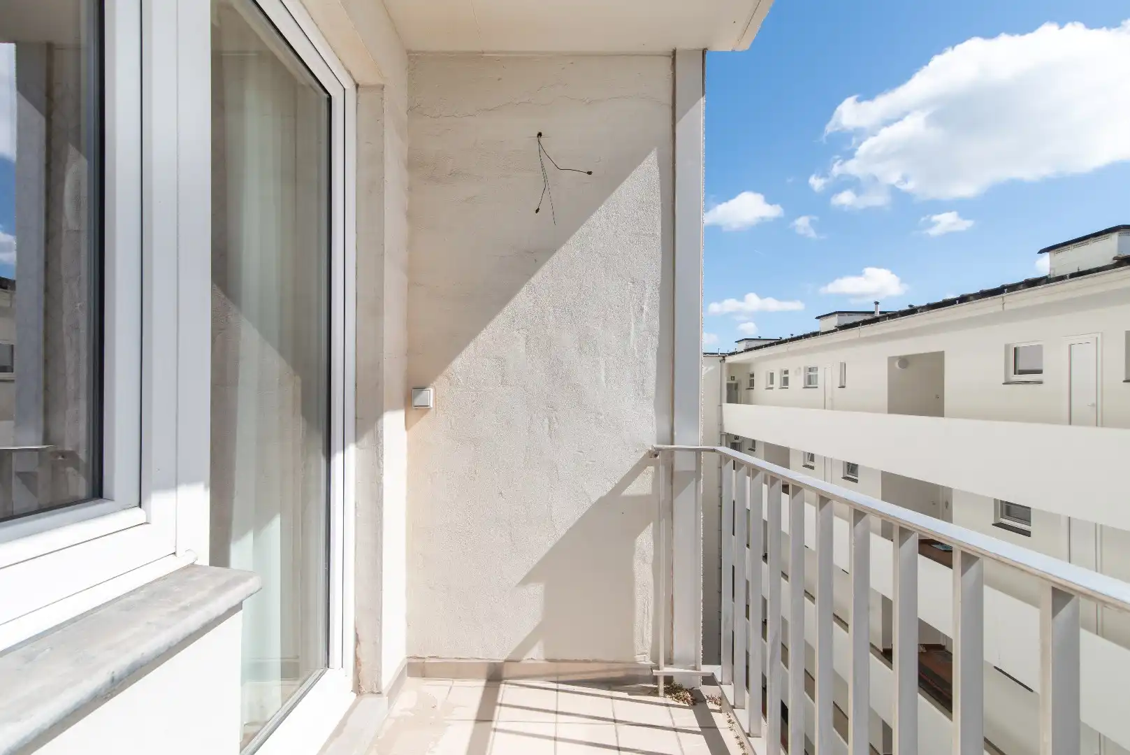 Modern 2 slaapkamer appartement met zeezicht aan de kust foto 14