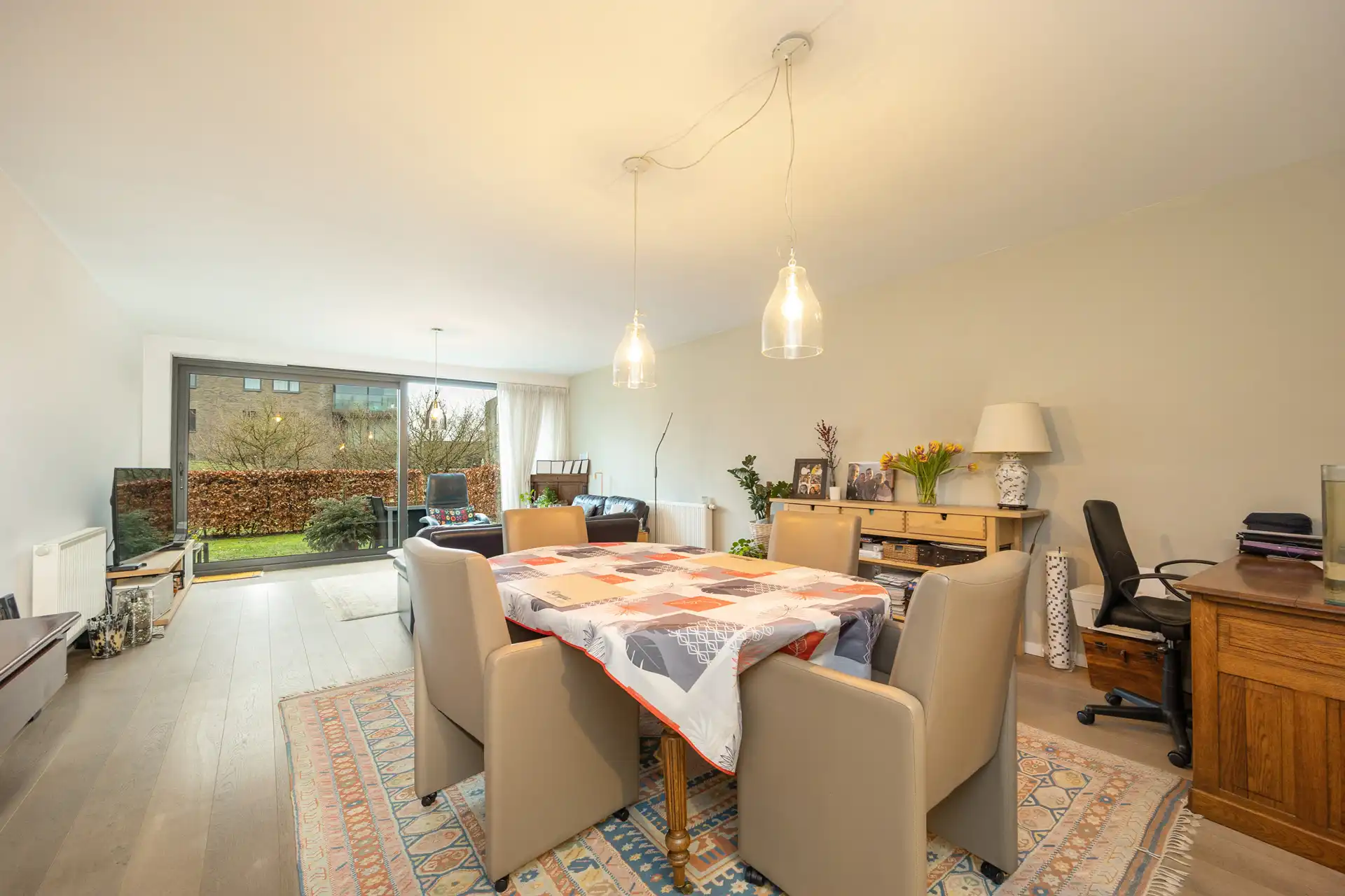 gelijkvloers appartement met gezellig terras en tuin foto 8