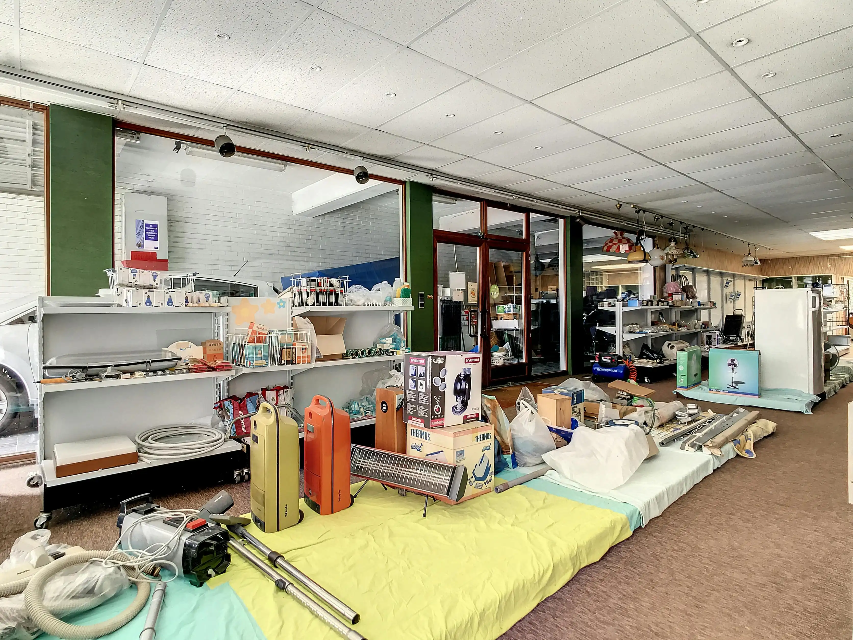 Te renoveren handelspand met appartement en tuin in Bazel foto 4
