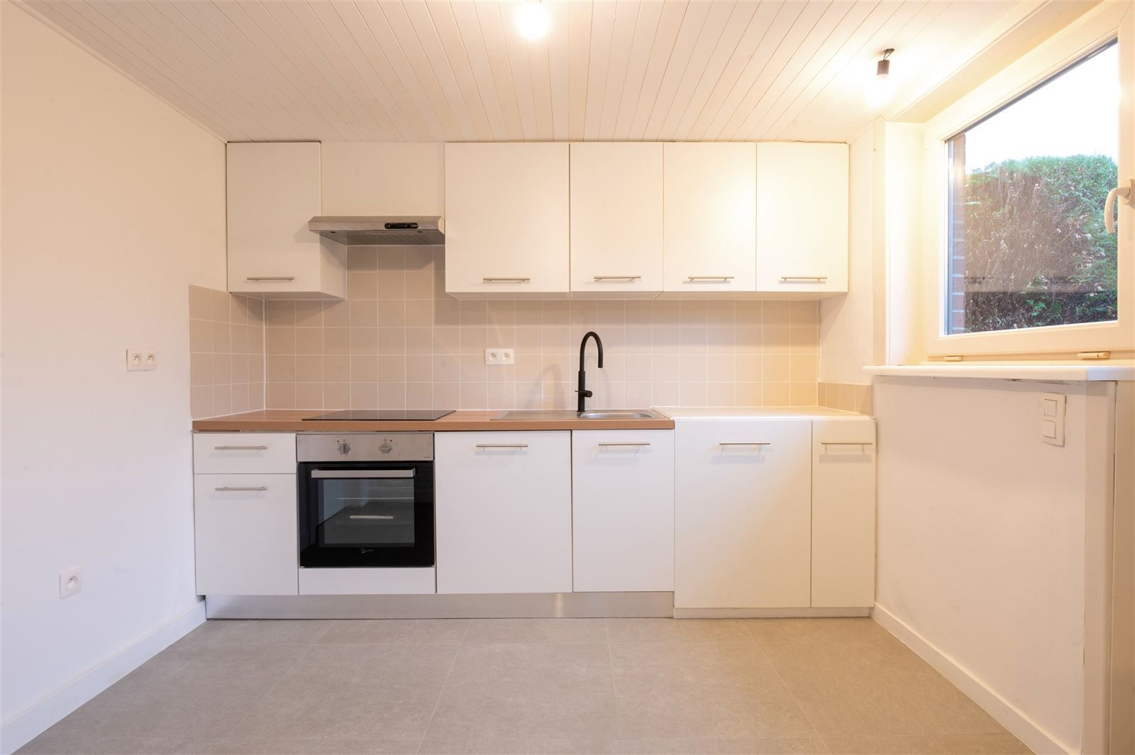 Gezellige gerenoveerde woning in een rustige wijk, met ruime tuin en garage foto 6