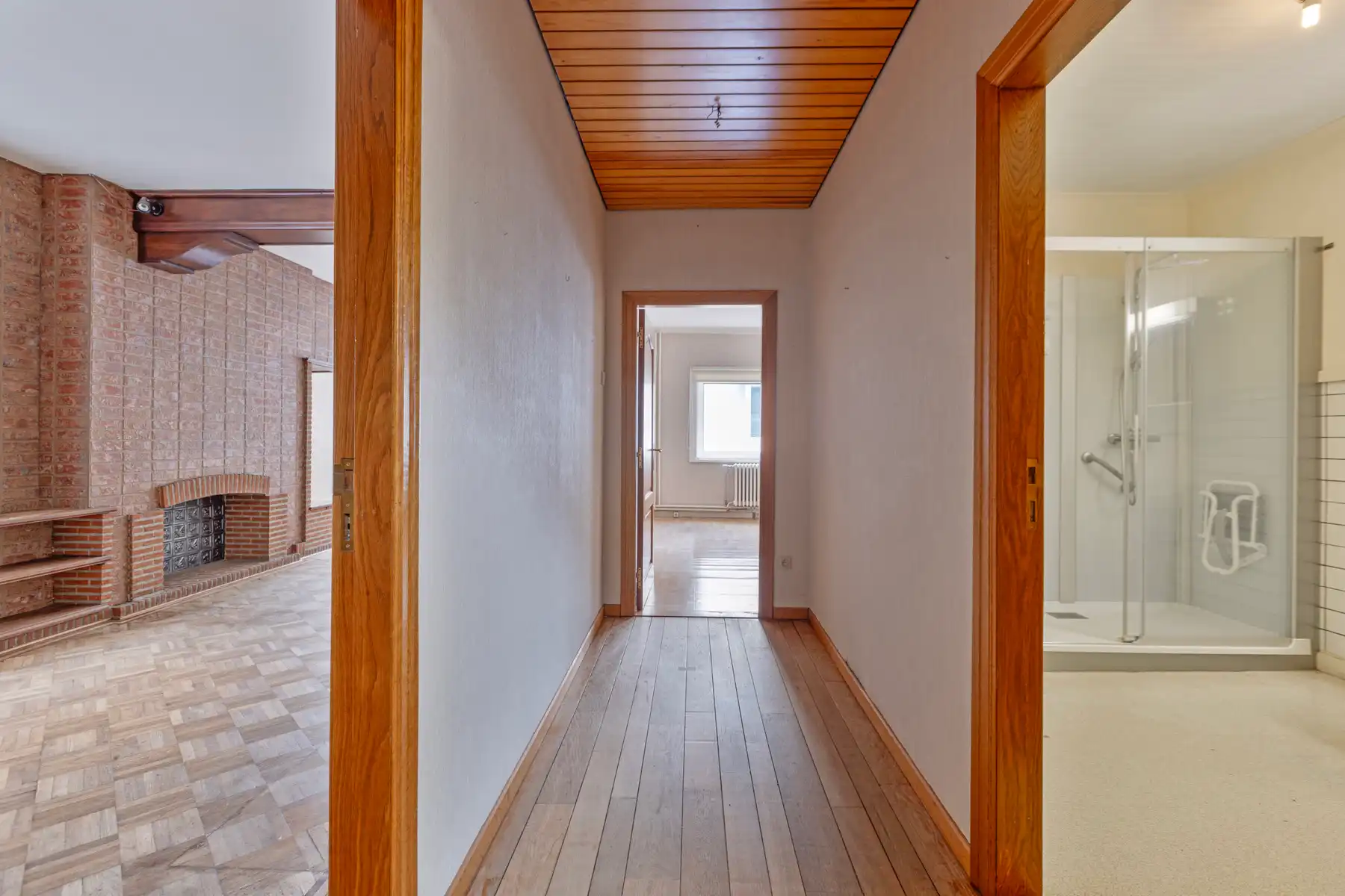 Handelszaak en ruime woning (4 slpk.) in hartje Maaseik.  foto 21