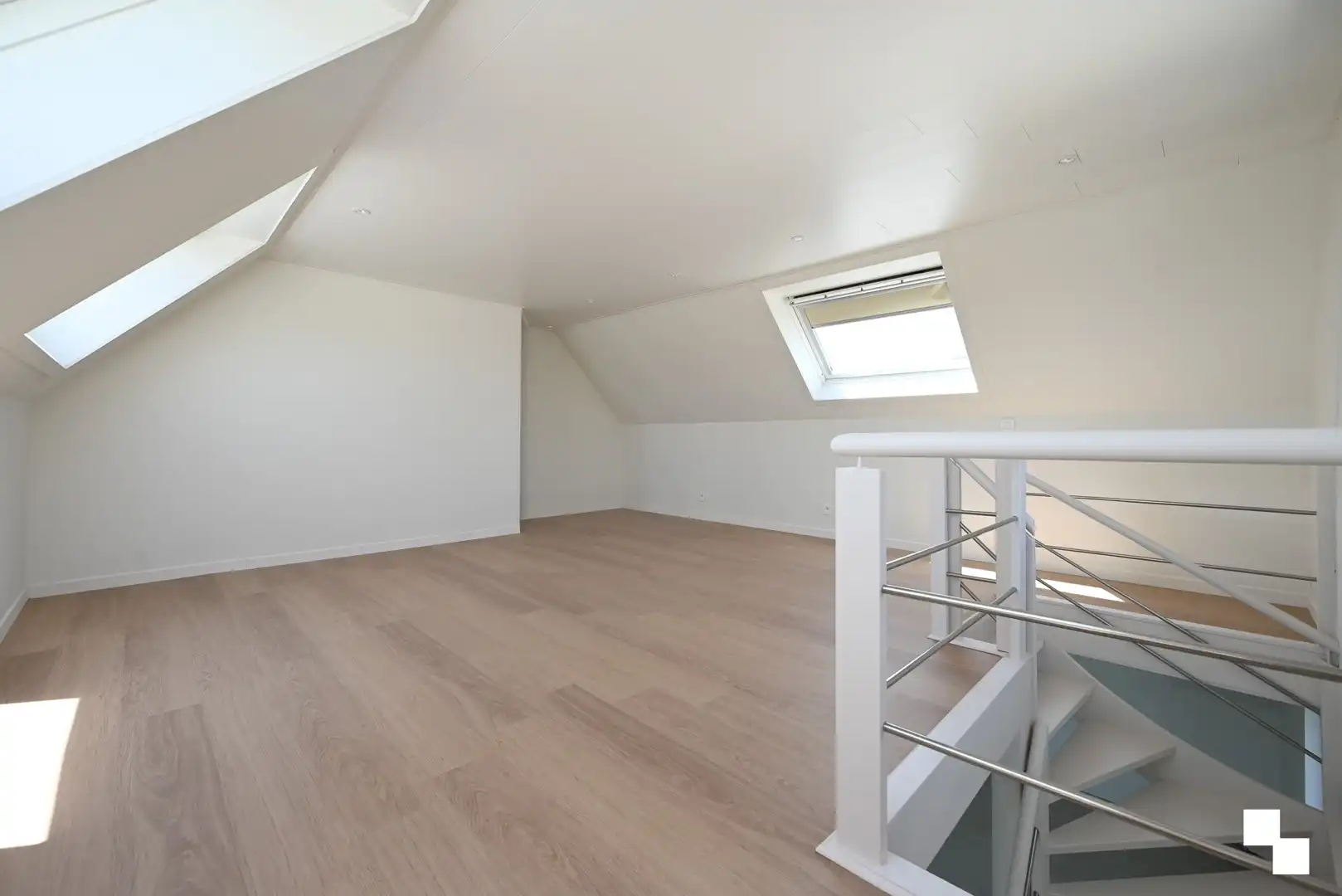 Stijlvol en energiezuinig gerenoveerd duplexappartement in kleinschalige residentie te Emelgem, Izegem foto 16