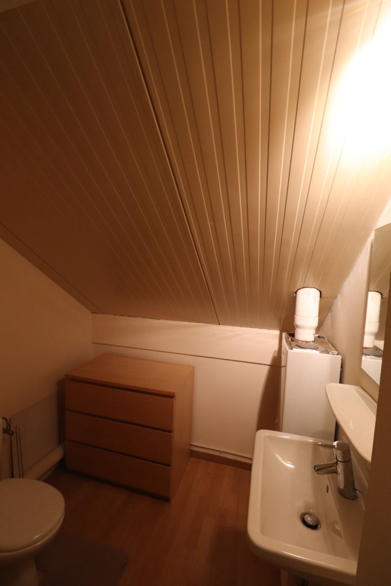 Een weekendverblijf met verdieping en met terras en tuin foto 13