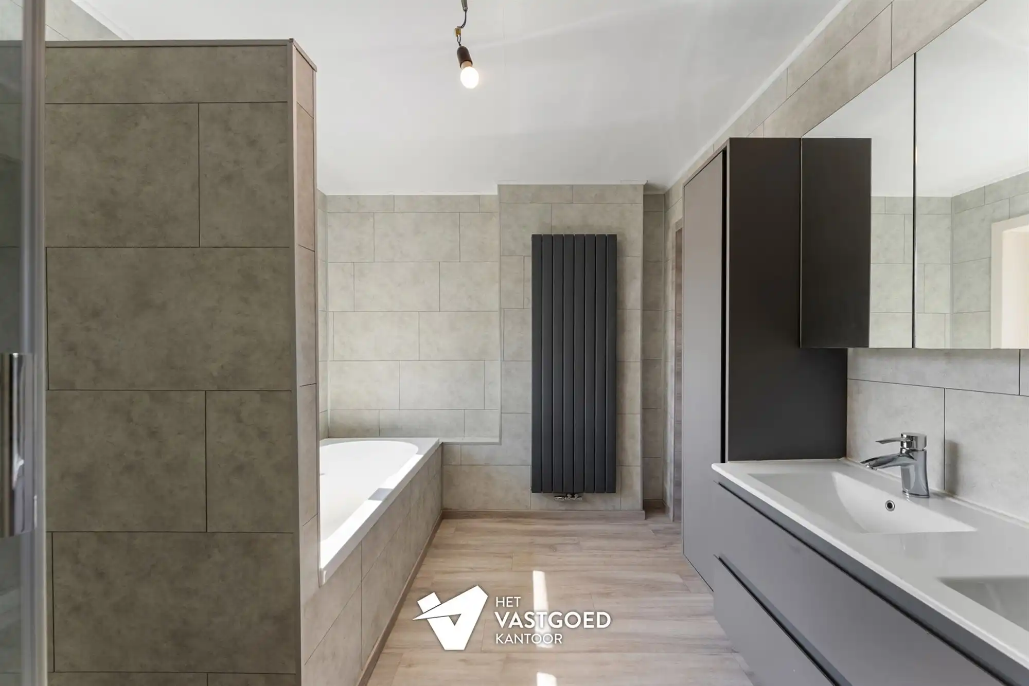 RECENT GERENOVEERDE RUIME WONING (220M²) MET 5 SLAAPKAMERS EN TUIN MET TUINKAMER TE BERINGEN foto 14