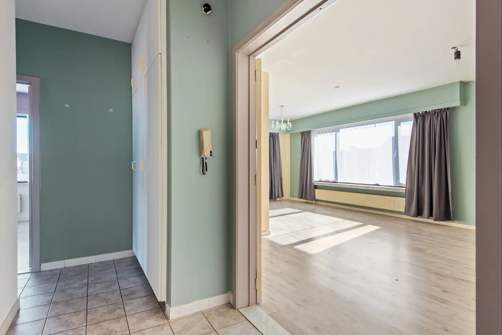 Ruim en lichtrijk 2-slaapkamerappartement in hartje Wijnegem foto 2