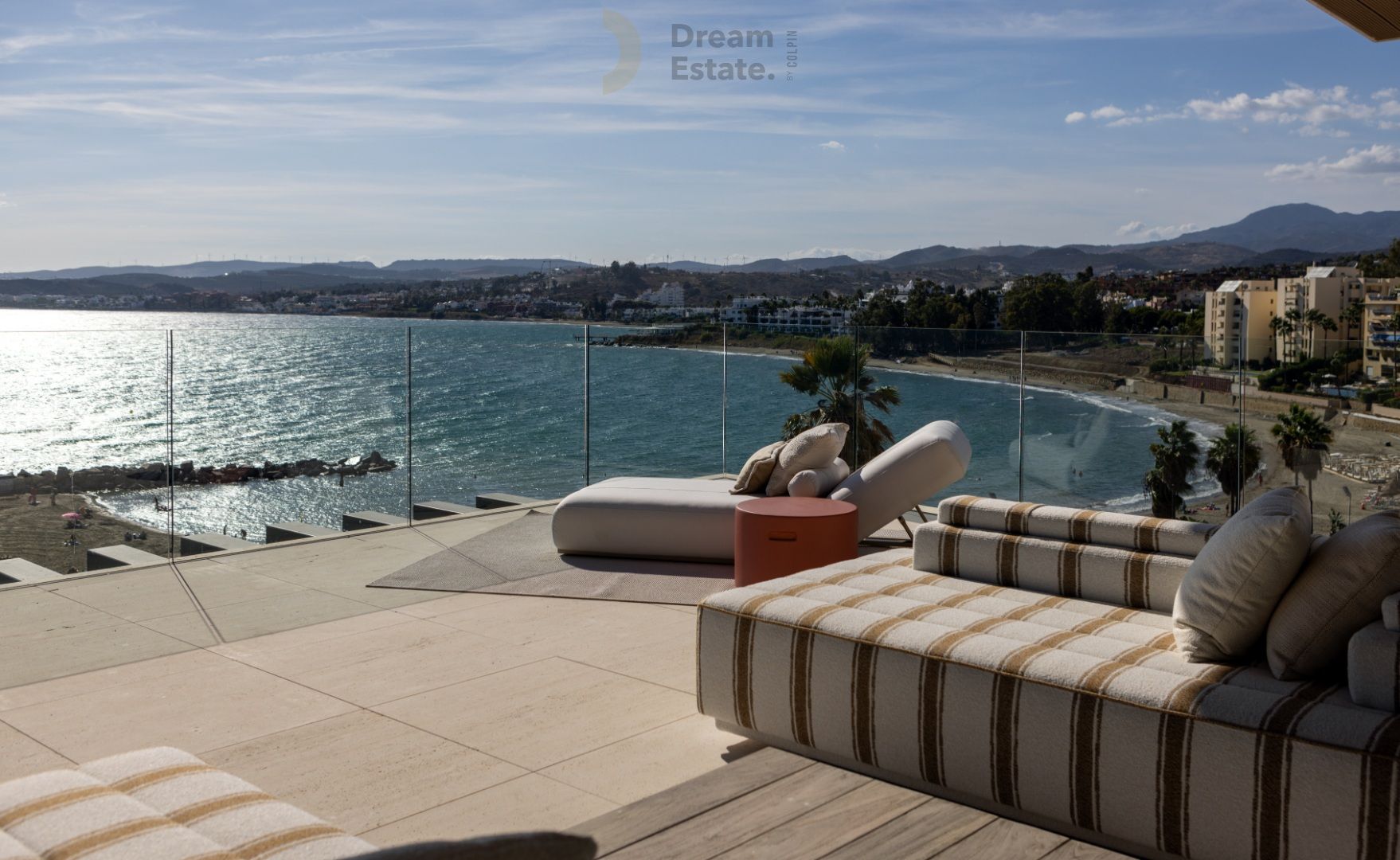 Luxe eerstelijns strandappartementen te Estepona foto {{pictureIndex}}