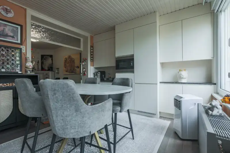 Rustig gelegen woning met 3 slaapkamers en tuinterras op een steenworp van het albertpark en de Leieboorden. foto 4
