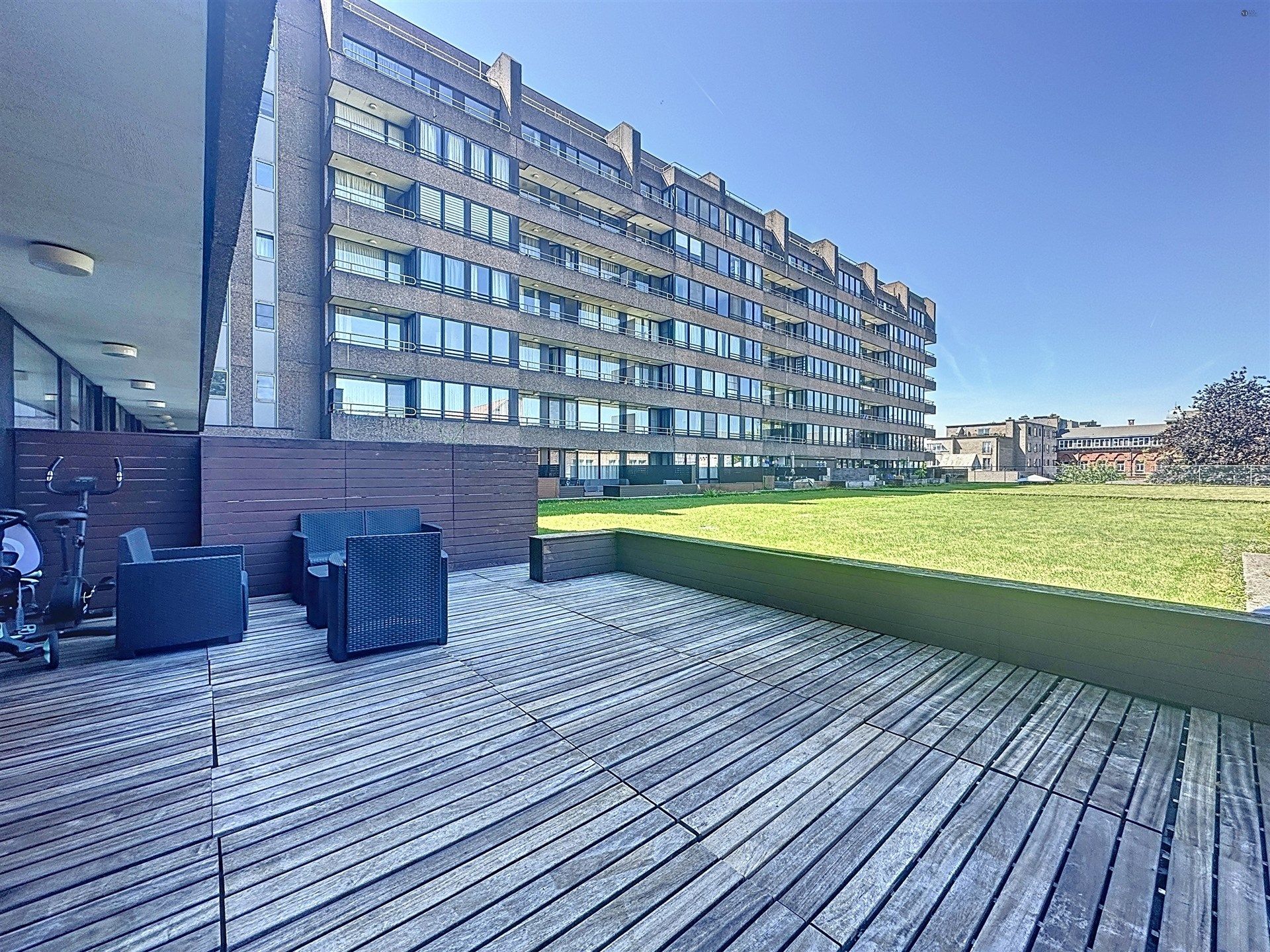 Recent appartement met 2 slaapkamers, 2 terrassen en een grote gemeenschappelijke tuin op toplocatie! foto 15