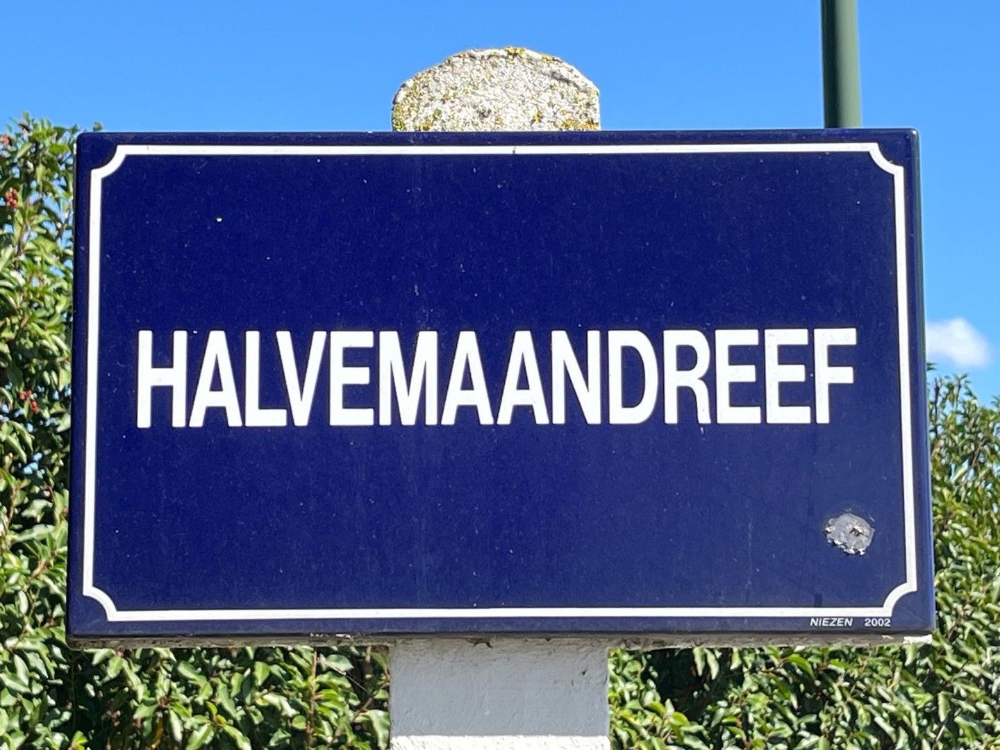 Recent gebouwde, energiezuinige villa gelegen in een rustige dreef van een centraal gelegen villawijk te Knokke-Heist. foto 13