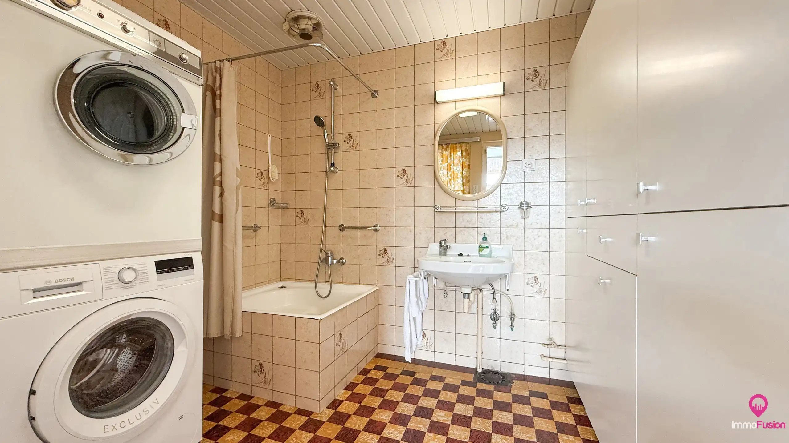 Rustig gelegen woning met dubbele garage, kelder en privacy! foto 14