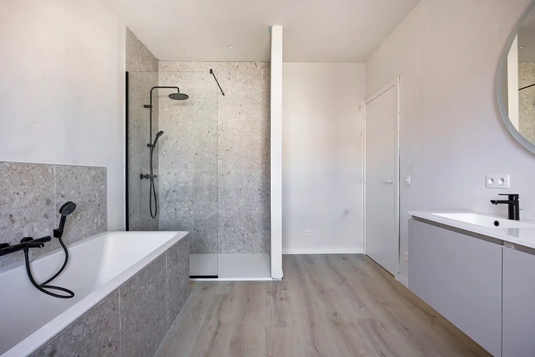 Kloeke en heel ruime instapklare woning! foto 25