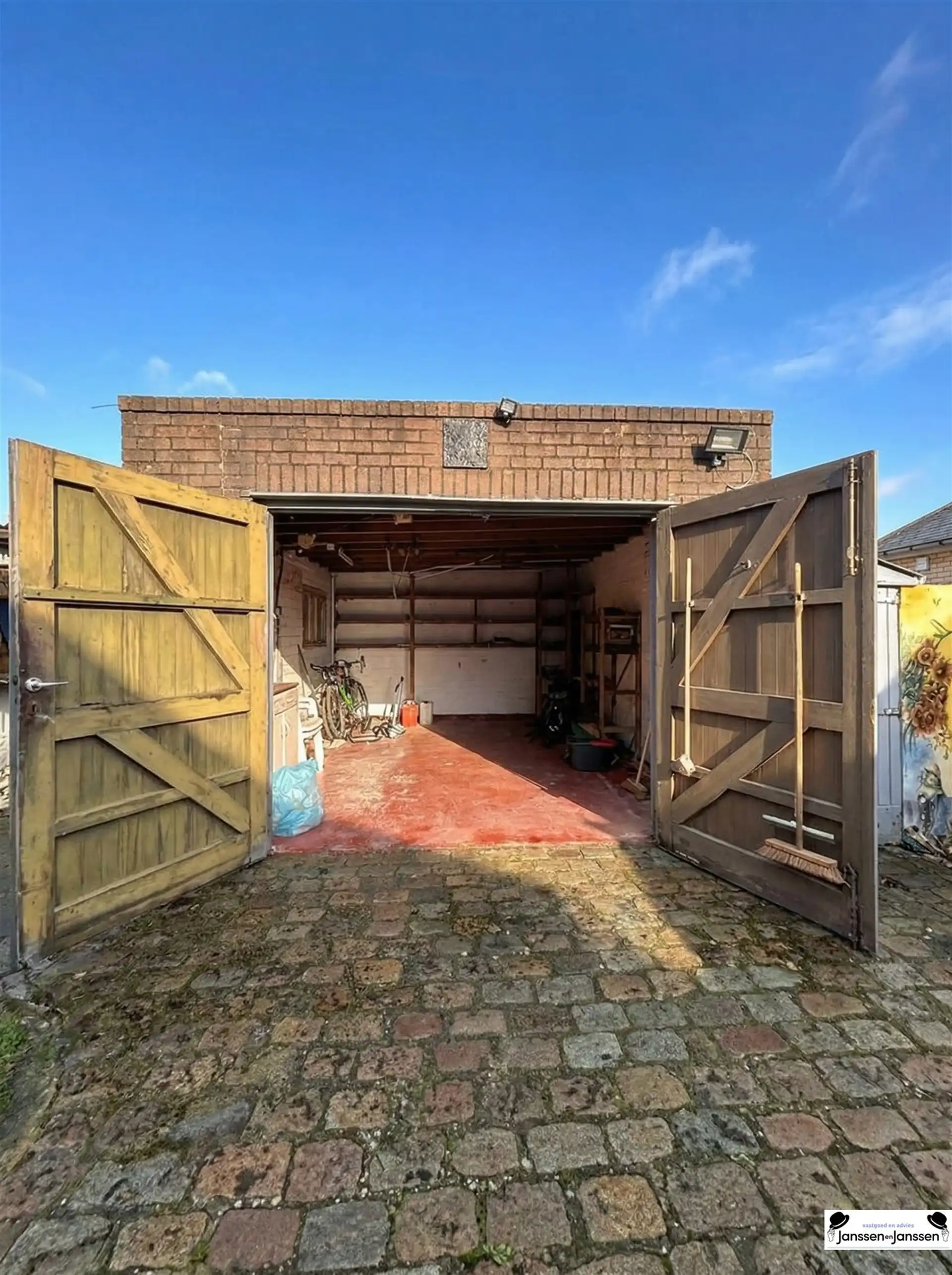 Ruime woning met 3 slaapkamers en aparte garage foto 24