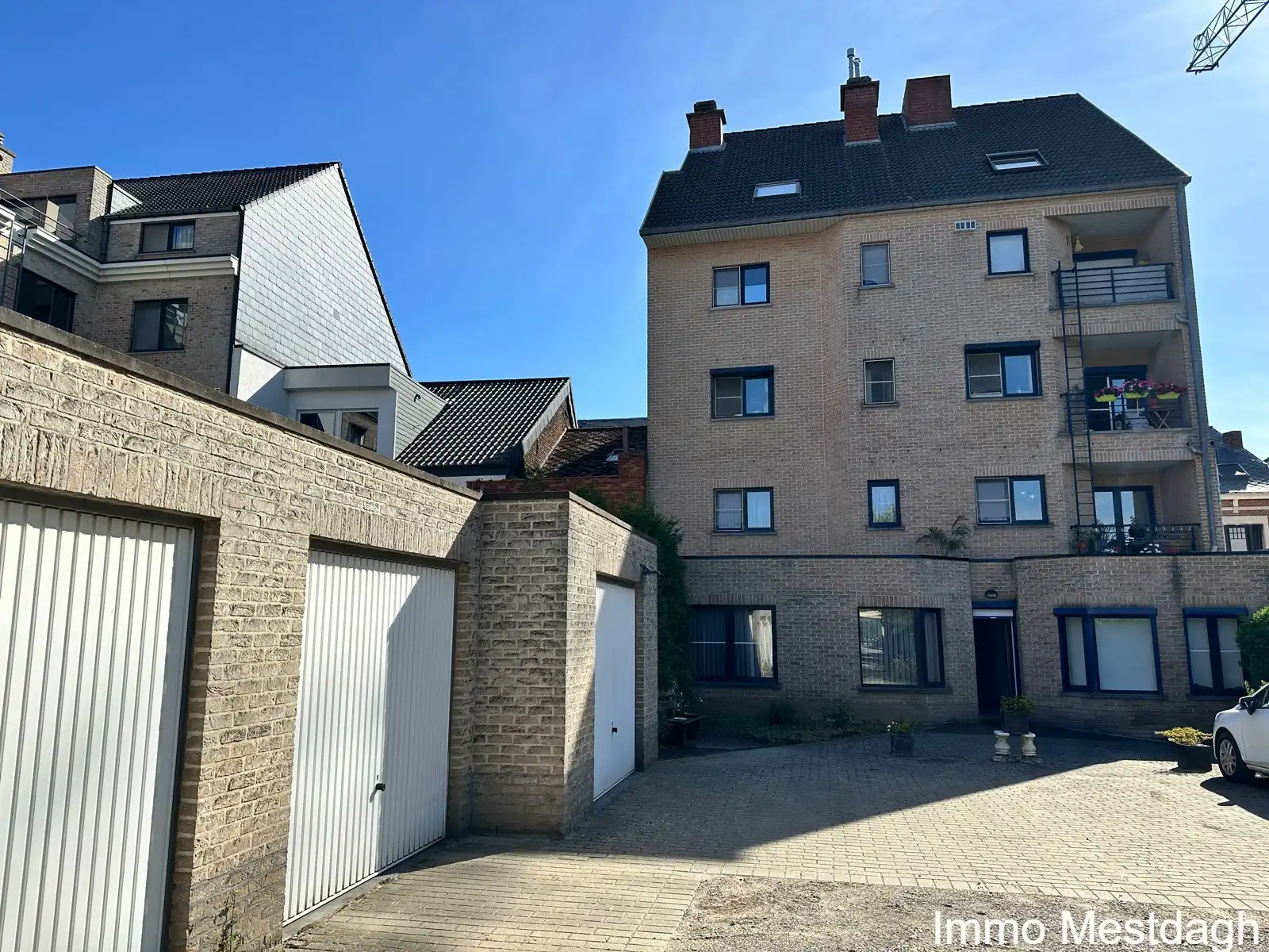 Ruim Appartement met Garage, 2 slaapkamers en terras foto 2