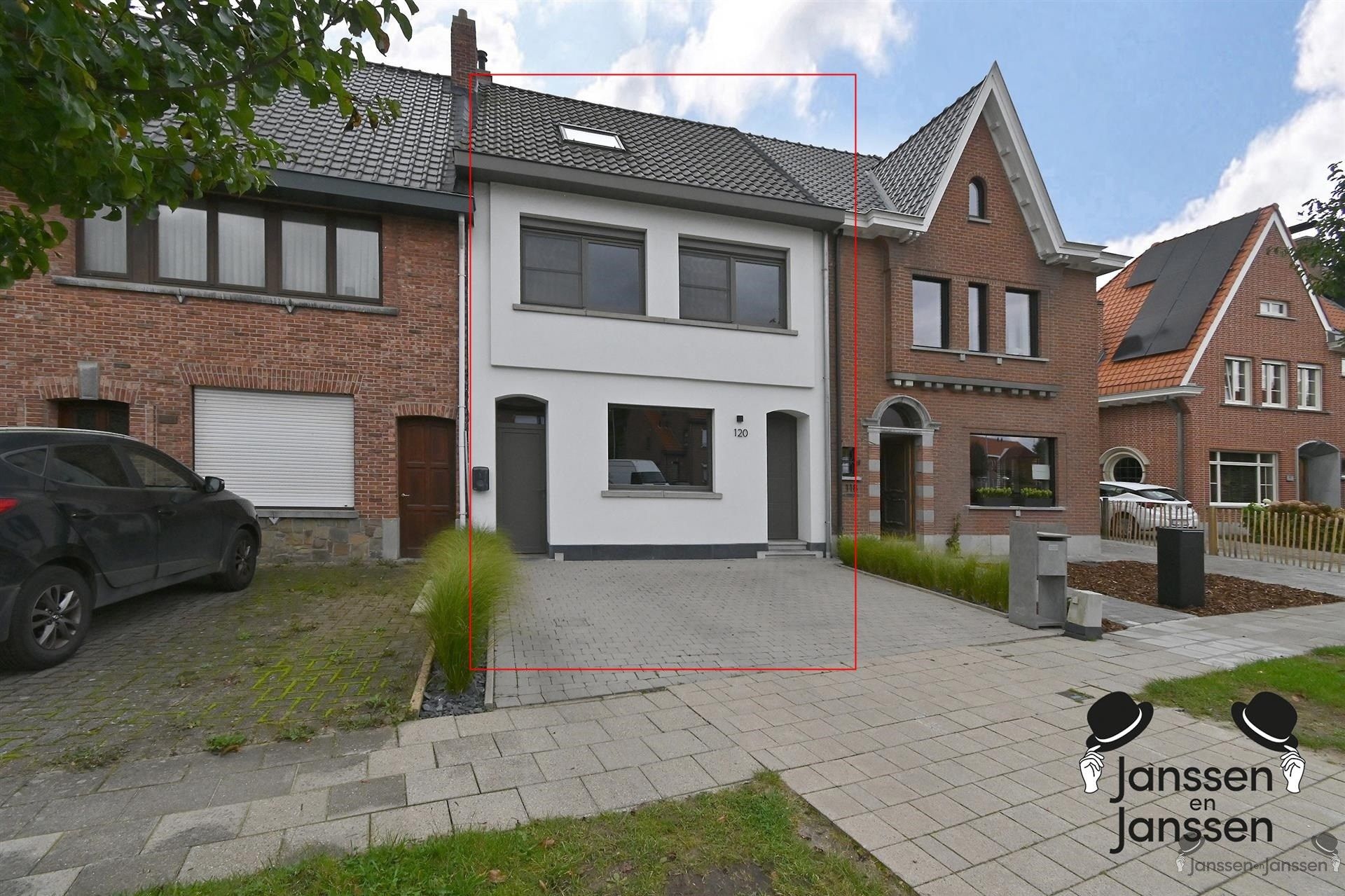 Instapklare gezinswoning met 3 slaapkamers & mooie tuin foto {{pictureIndex}}