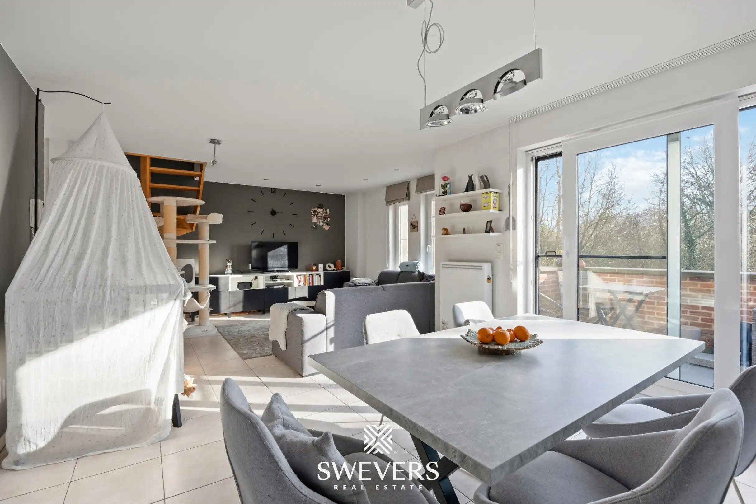 Instapklare duplex met zonnig terras en groen uitzicht in Genk foto 4