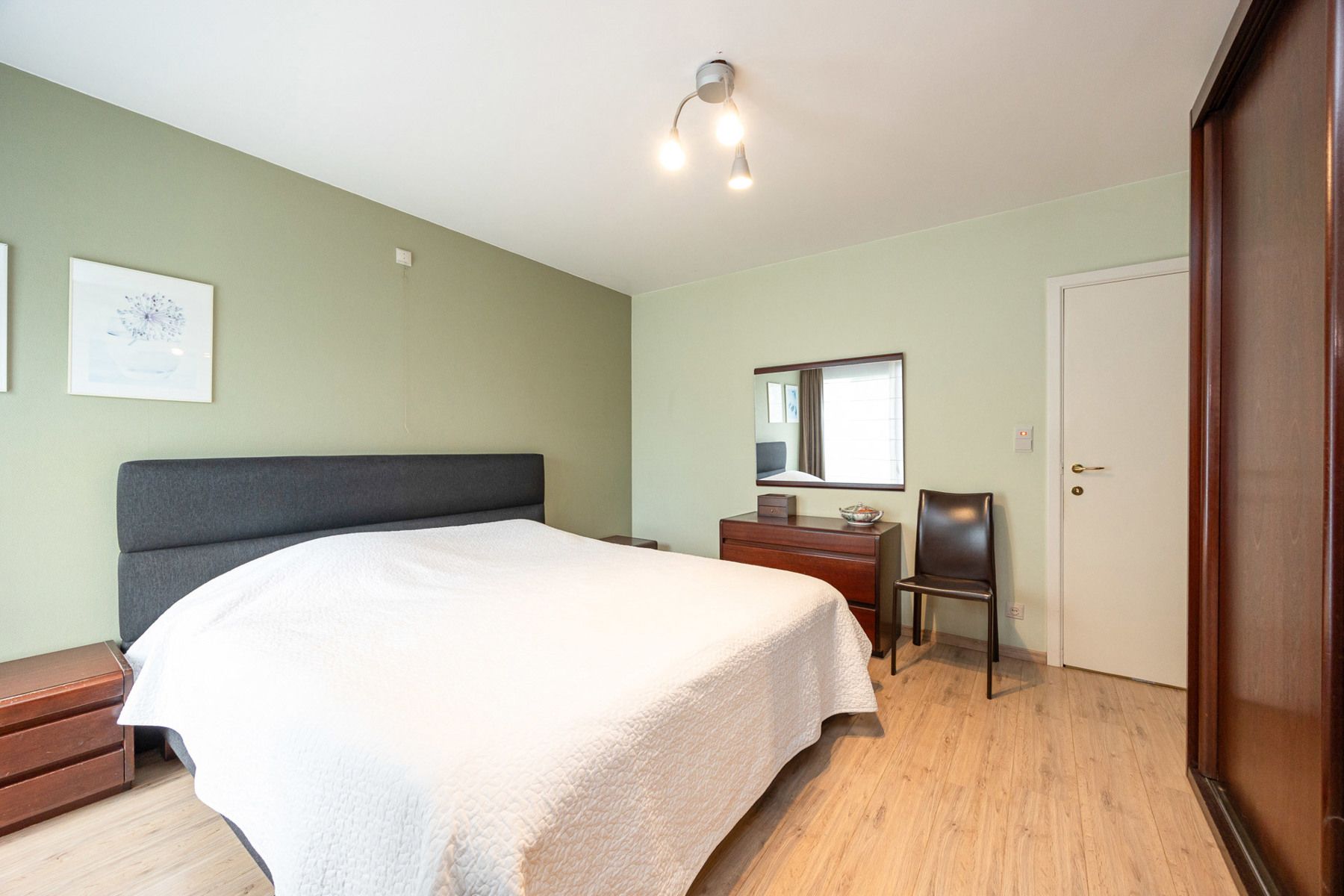 Een laagbouwwoning met 3 slaapkamers op een perceel van 880m². foto 9