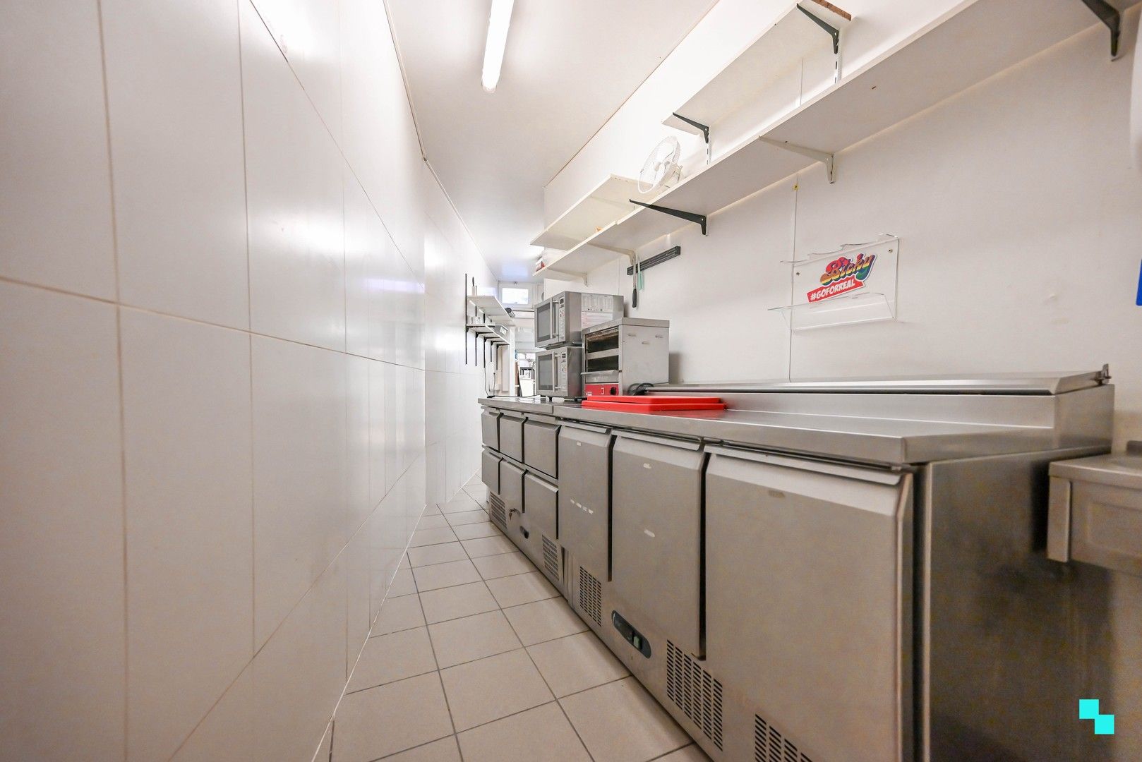 Uiterst commercieel gelegen handelspand foto 18