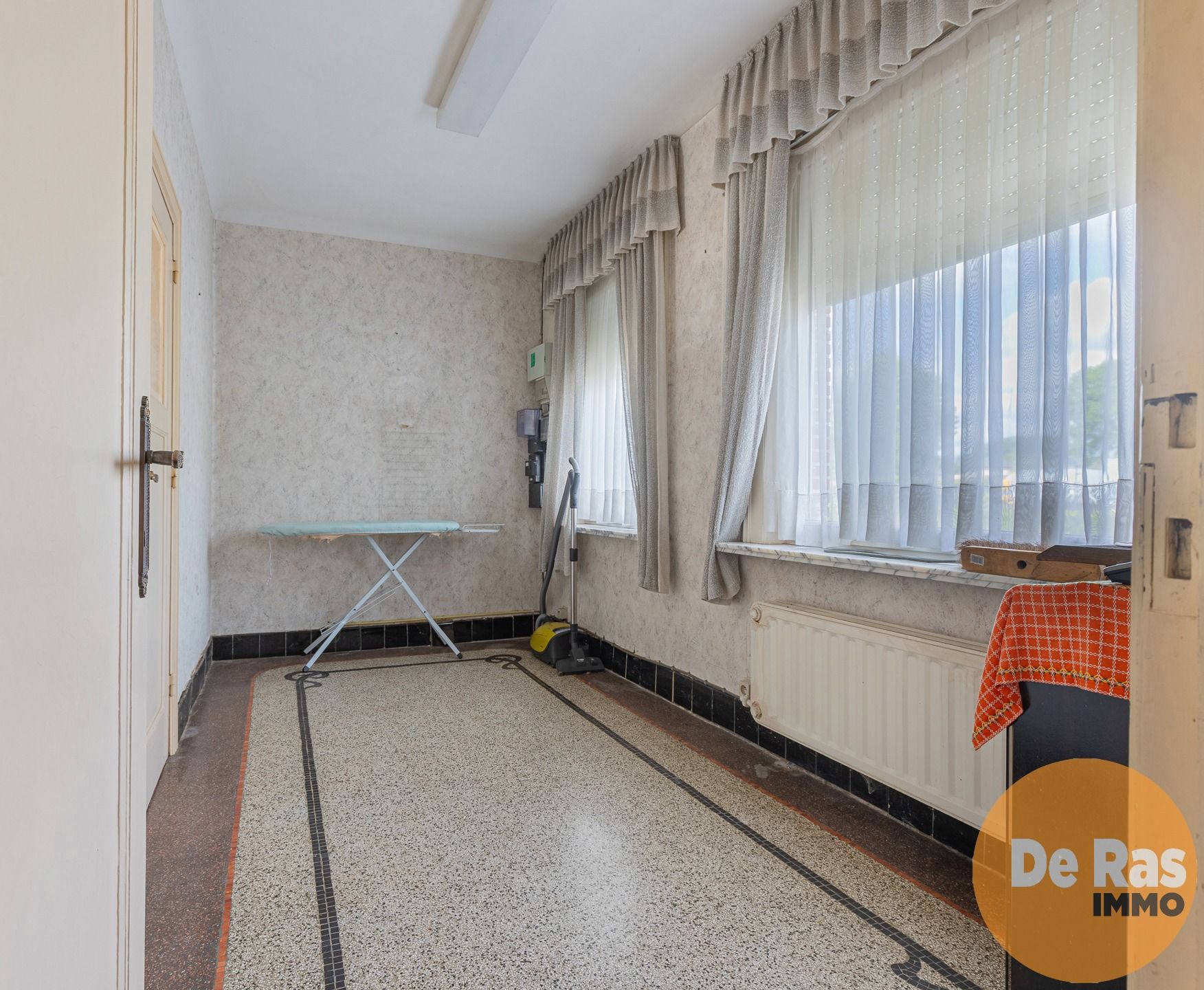 BURST - Te renoveren woning met tal van mogelijkheden foto 9