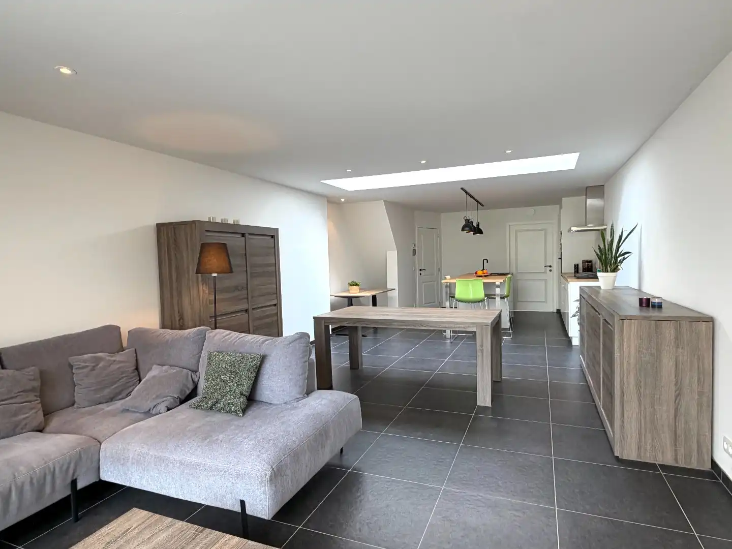 Gerenoveerde rijwoning met 2 slaapkamers! foto 2